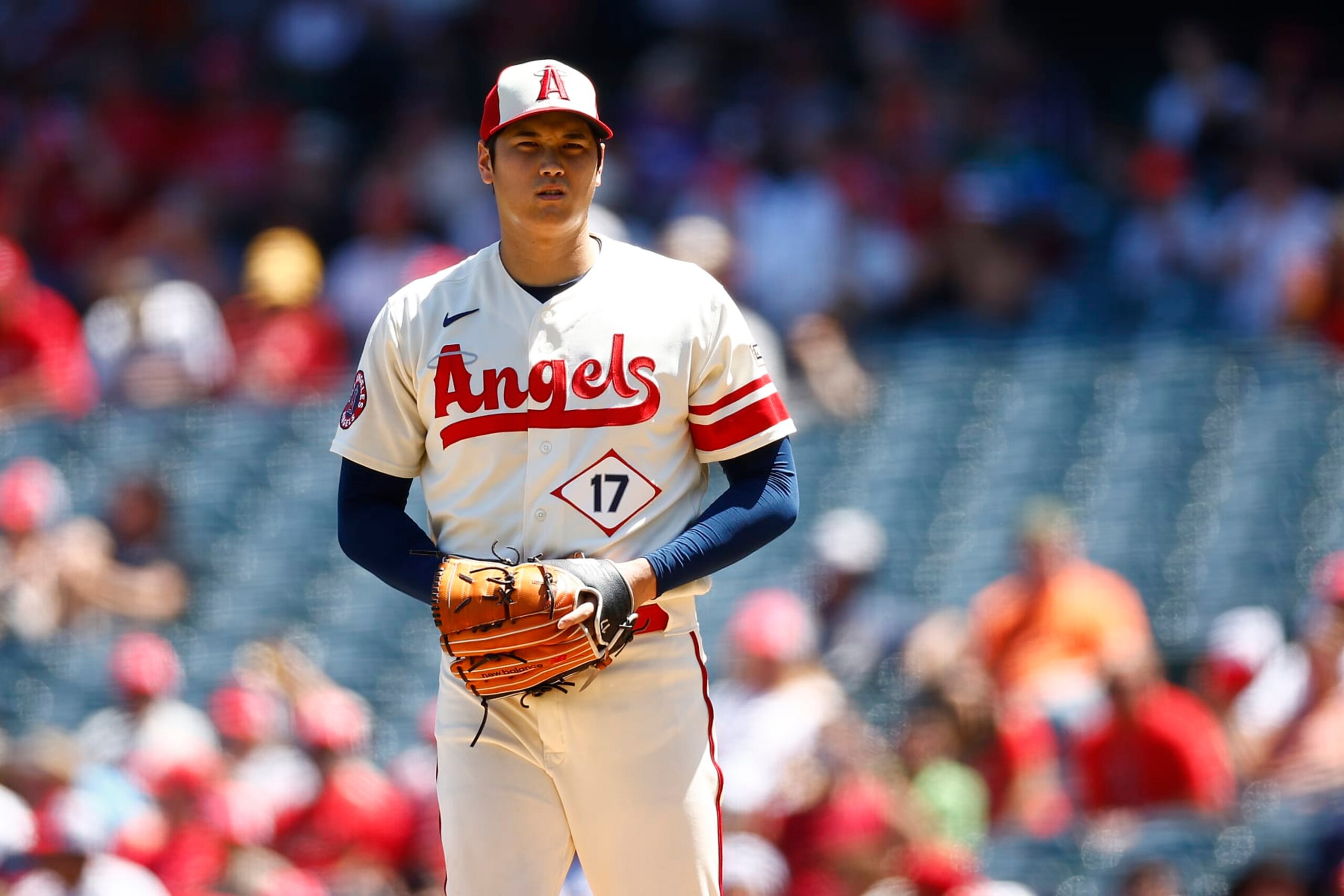 ANAHEIM, CALIFORNIA - AUGUST 23:  Shohei Ohtani #17 of the Los Angeles Angels throws against the Cincinnati Reds in the second inning during game one of a doubleheader at Angel Stadium of Anaheim on August 23, 2023 in Anaheim, California. (Photo by Ronald Martinez/Getty Images)
