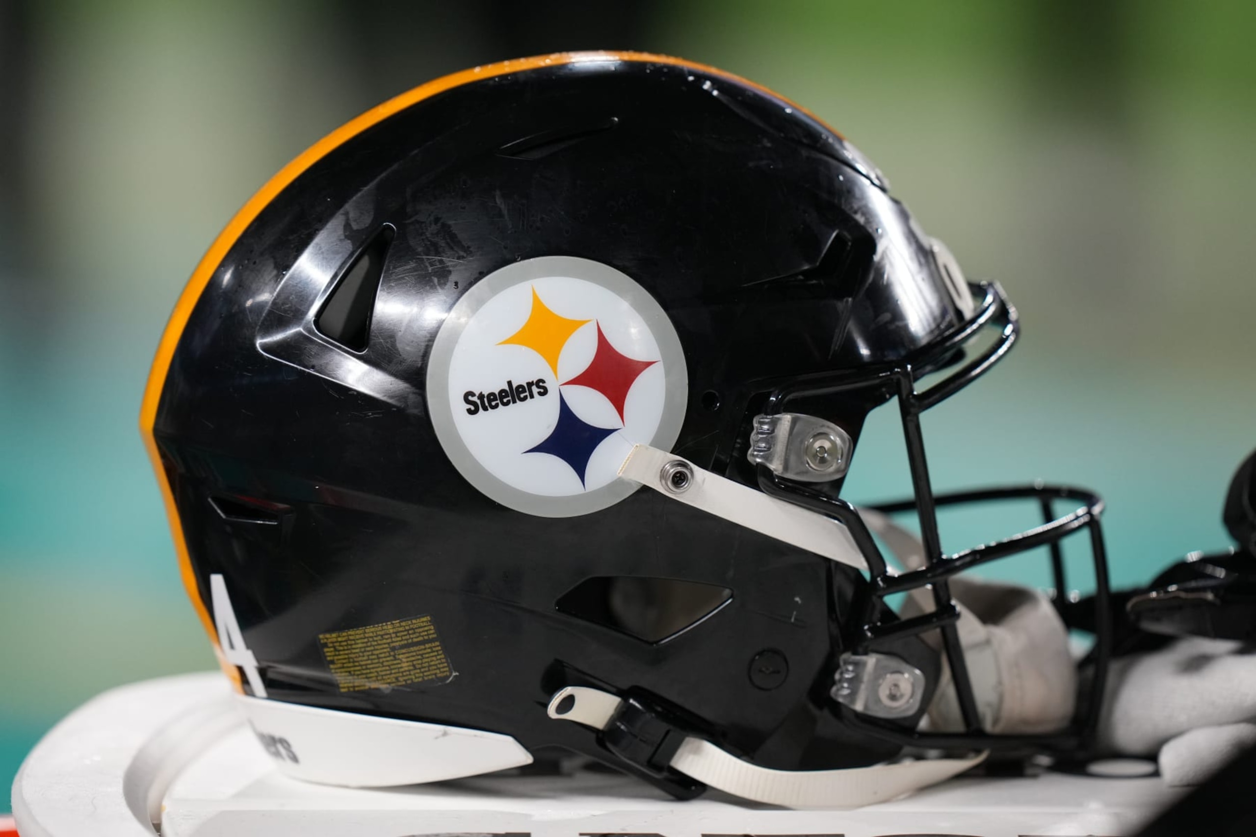 MIAMI GARDENS, FL - OCTOBER 23: A \[it\ helmet rests near the sidelines during the game between the Pittsburg Steelers and the Miami Dolphins on Sunday, October 23, 2022 at Hard Rock Stadium, Miami Gardens, FL (Photo by Peter Joneleit/Icon Sportswire via Getty Images)