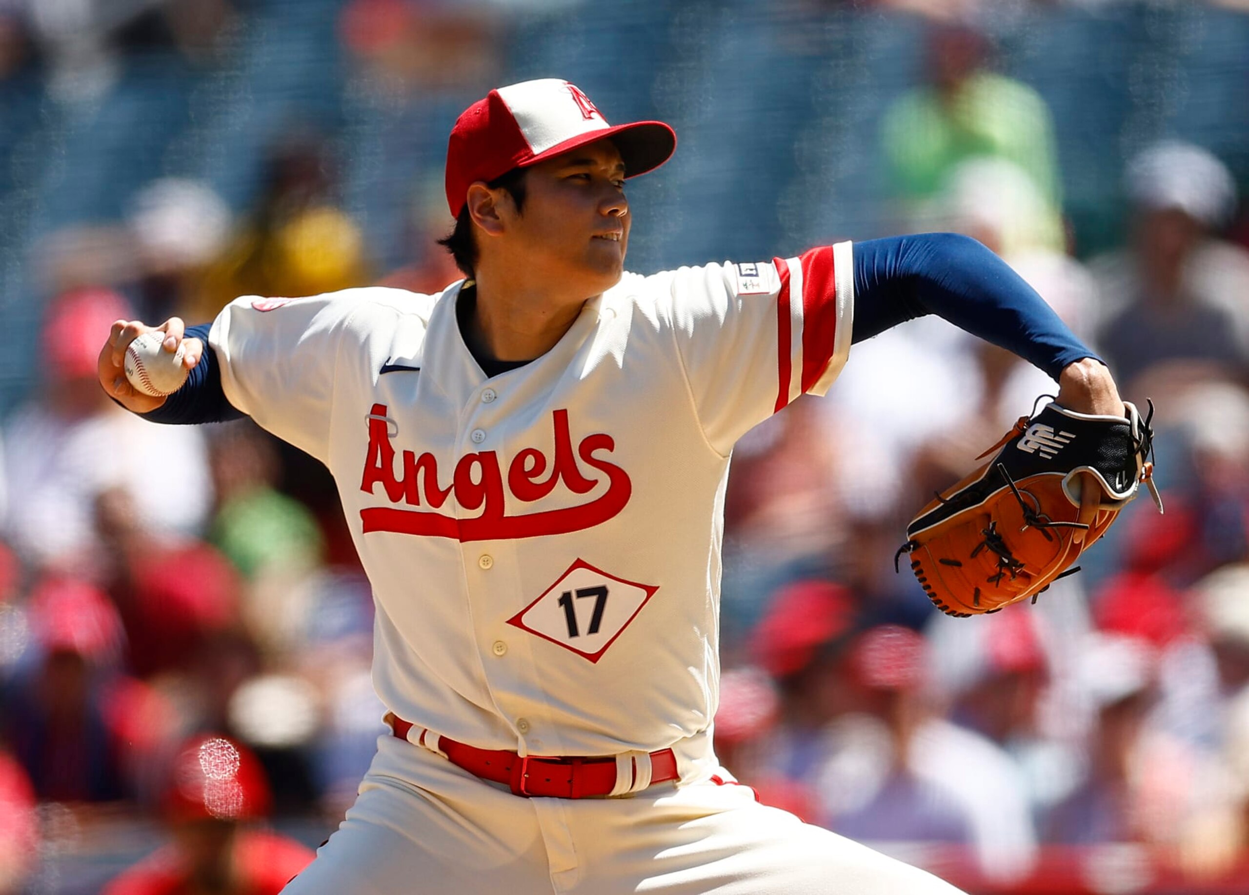 ANAHEIM, CALIFORNIA - AUGUST 23:  Shohei Ohtani #17 of the Los Angeles Angels throws against the Cincinnati Reds in the second inning during game one of a doubleheader at Angel Stadium of Anaheim on August 23, 2023 in Anaheim, California. (Photo by Ronald Martinez/Getty Images)