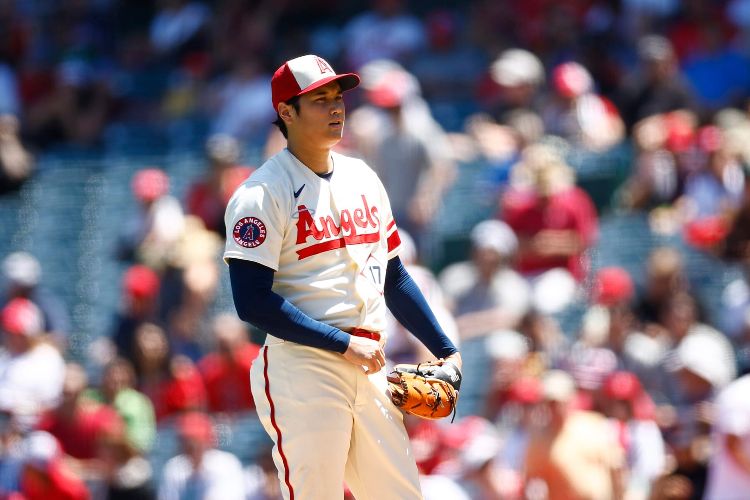 ANAHEIM, CALIFORNIA - AUGUST 23:  Shohei Ohtani #17 of the Los Angeles Angels throws against the Cincinnati Reds in the second inning during game one of a doubleheader at Angel Stadium of Anaheim on August 23, 2023 in Anaheim, California. (Photo by Ronald Martinez/Getty Images)