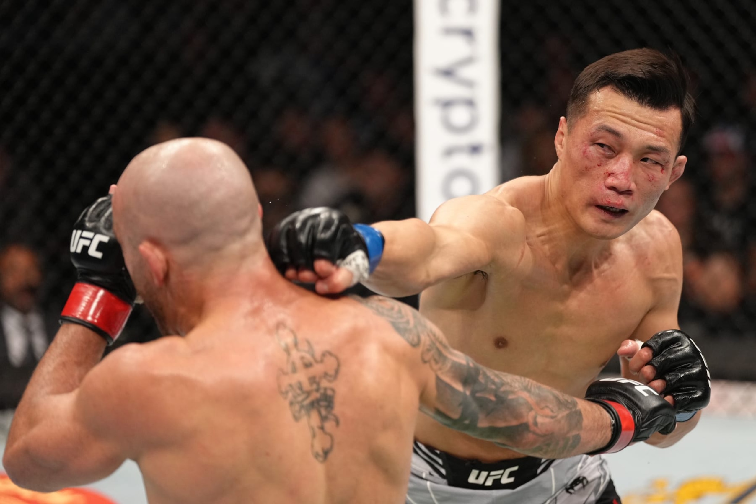 JACKSONVILLE, FLORIDA - APRIL 09: (R-L) 'The Korean Zombie' Chan Sung Jung of South Korea punches Alexander Volkanovski of Australia in their UFC featherweight championship fight during the UFC 273 event at VyStar Veterans Memorial Arena on April 09, 2022 in Jacksonville, Florida. (Photo by Jeff Bottari/Zuffa LLC)