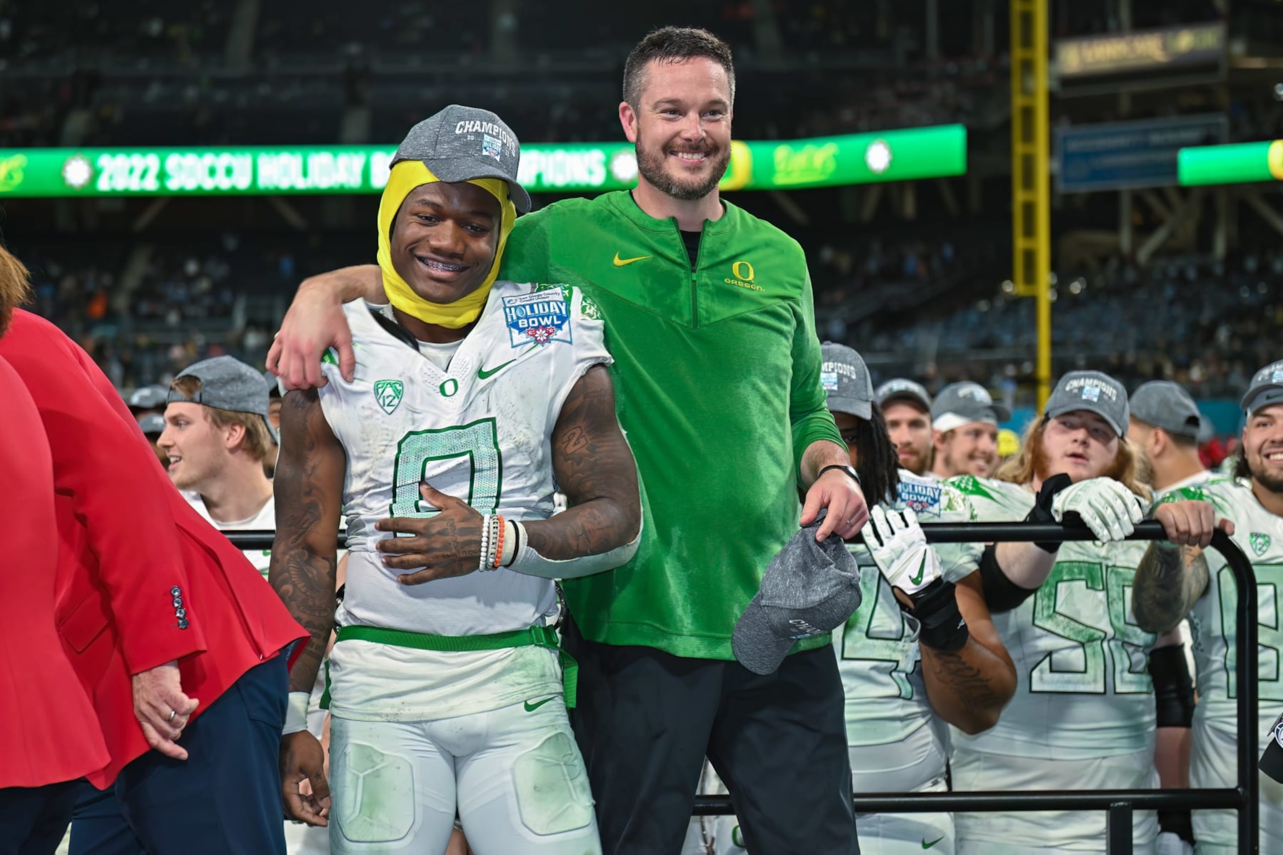 SAN DIEGO, CA - DECEMBER 28:  Oregon Ducks running back Bucky Irving (0) and Oregon Ducks head coach Dan Lanning celebrate after winning the San Diego County Credit Union Holiday Bowl football game between the Oregon Ducks and the North Carolina Tar Heels on December 28, 2022, at Petco Park in San Diego, CA.  (Photo by Justin Fine/Icon Sportswire via Getty Images)