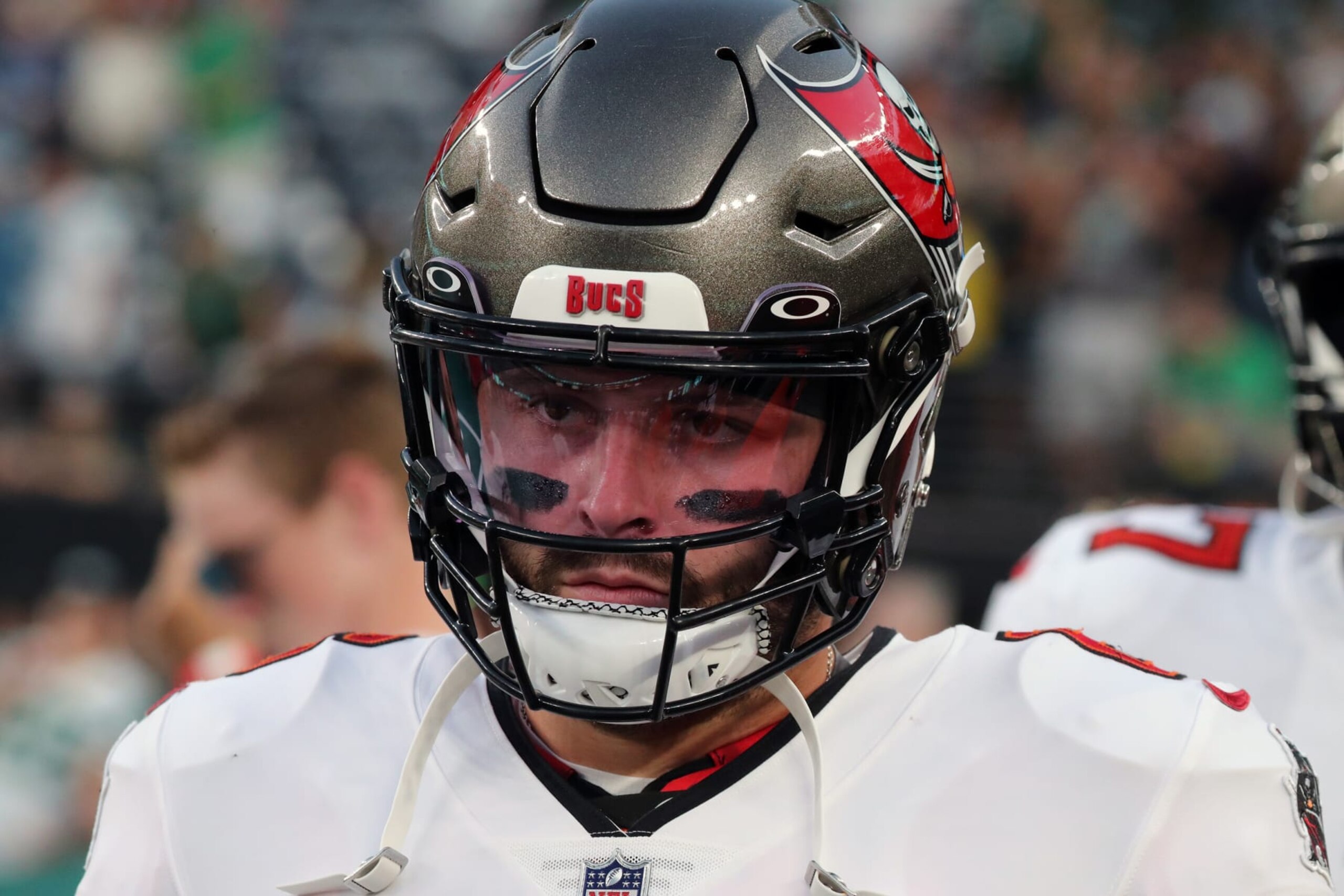 EAST RUTHERFORD, NEW JERSEY - AUGUST 19: Quarterback Baker Mayfield #6 of the Tampa Bay Buccaneers follows the action during the game between the Tampa Bay Buccaneers vs the New York Jets at MetLife Stadium on August 19, 2023 in East Rutherford, New Jersey. (Photo by Al Pereira/Getty Images)