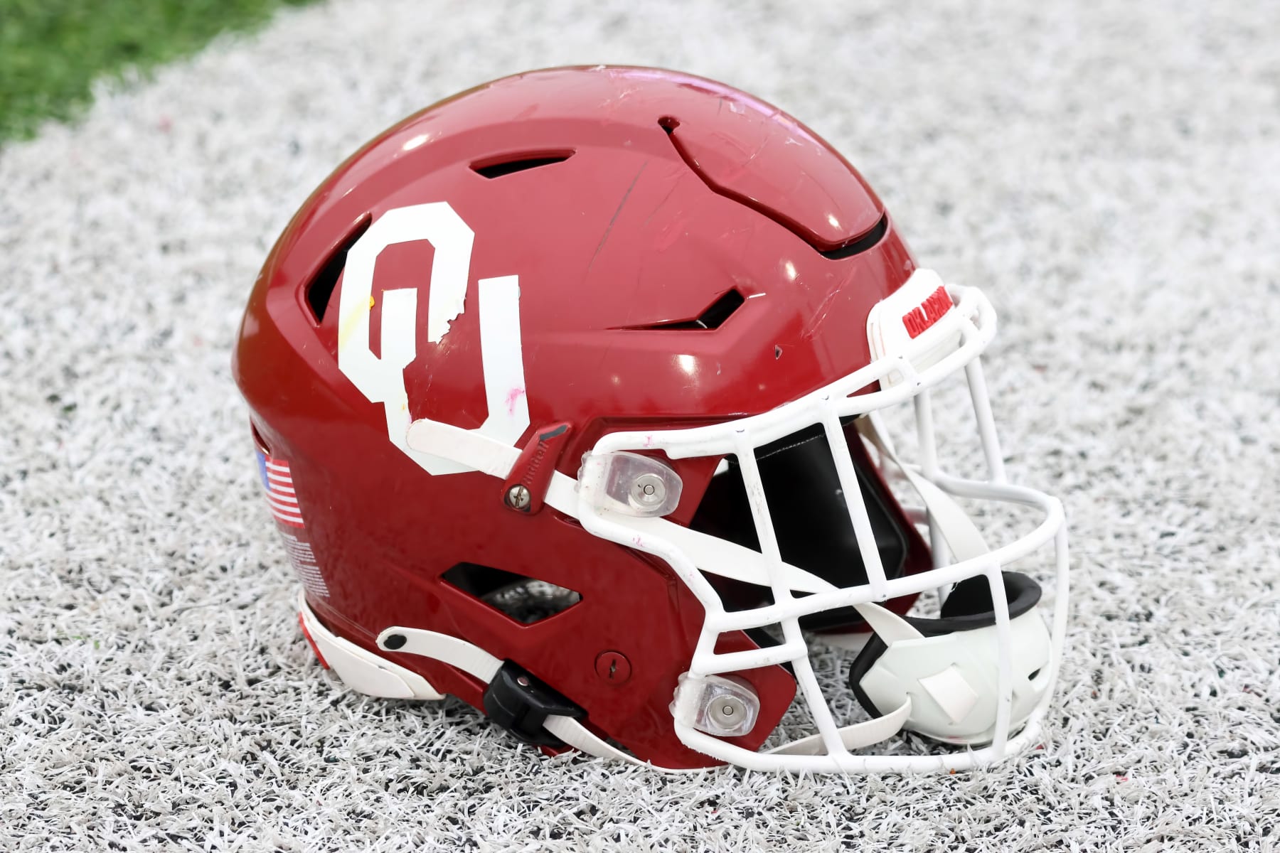 MOBILE, AL - FEBRUARY 02: A general view of an Oklahoma Sooners helmet during the Reese's Senior Bowl team practice session on February 2, 2023 at Hancock Whitney Stadium in Mobile, Alabama.  (Photo by Michael Wade/Icon Sportswire via Getty Images)