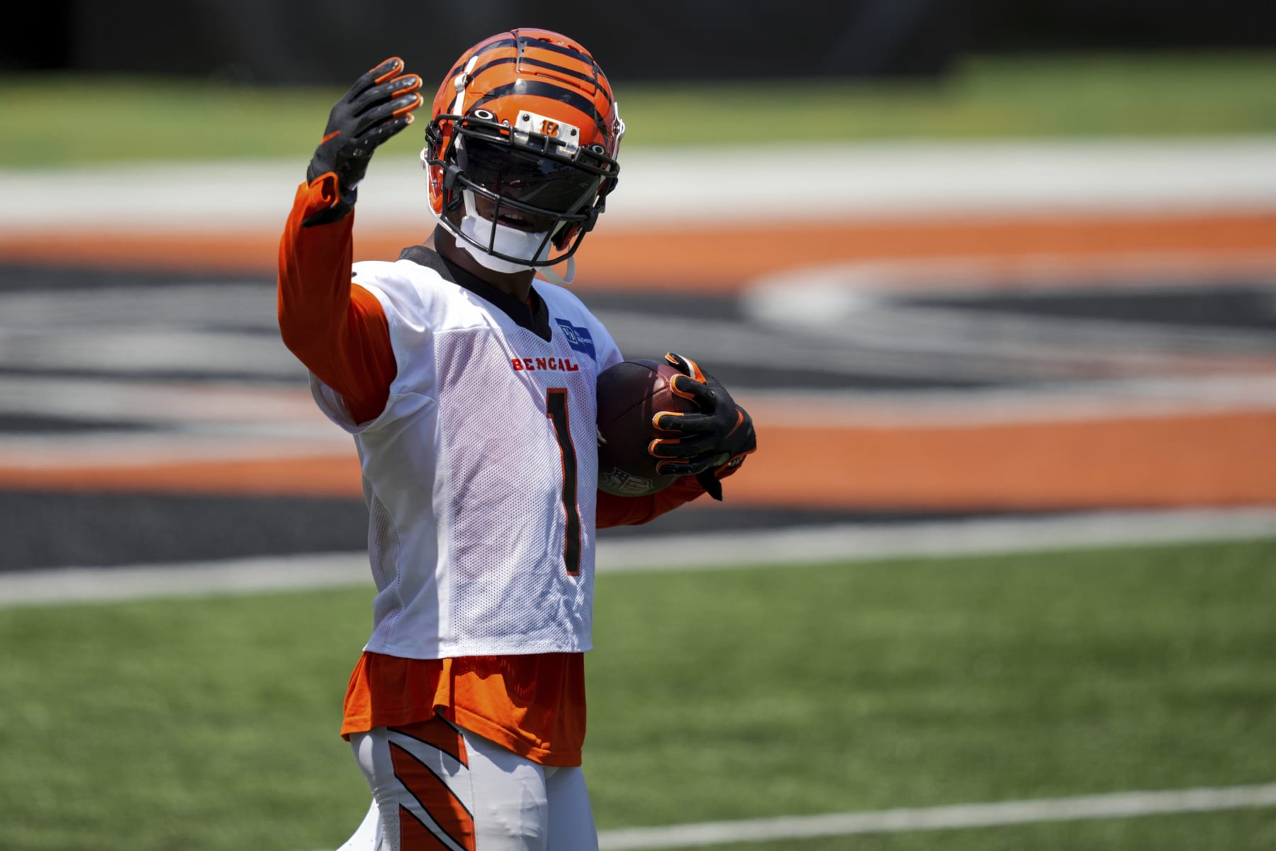 Cincinnati Bengals' Ja'Marr Chase reacts to fans after making a catch in a drill during the NFL football team's training camp in Cincinnati, Saturday, July 29, 2023. (AP Photo/Aaron Doster)
