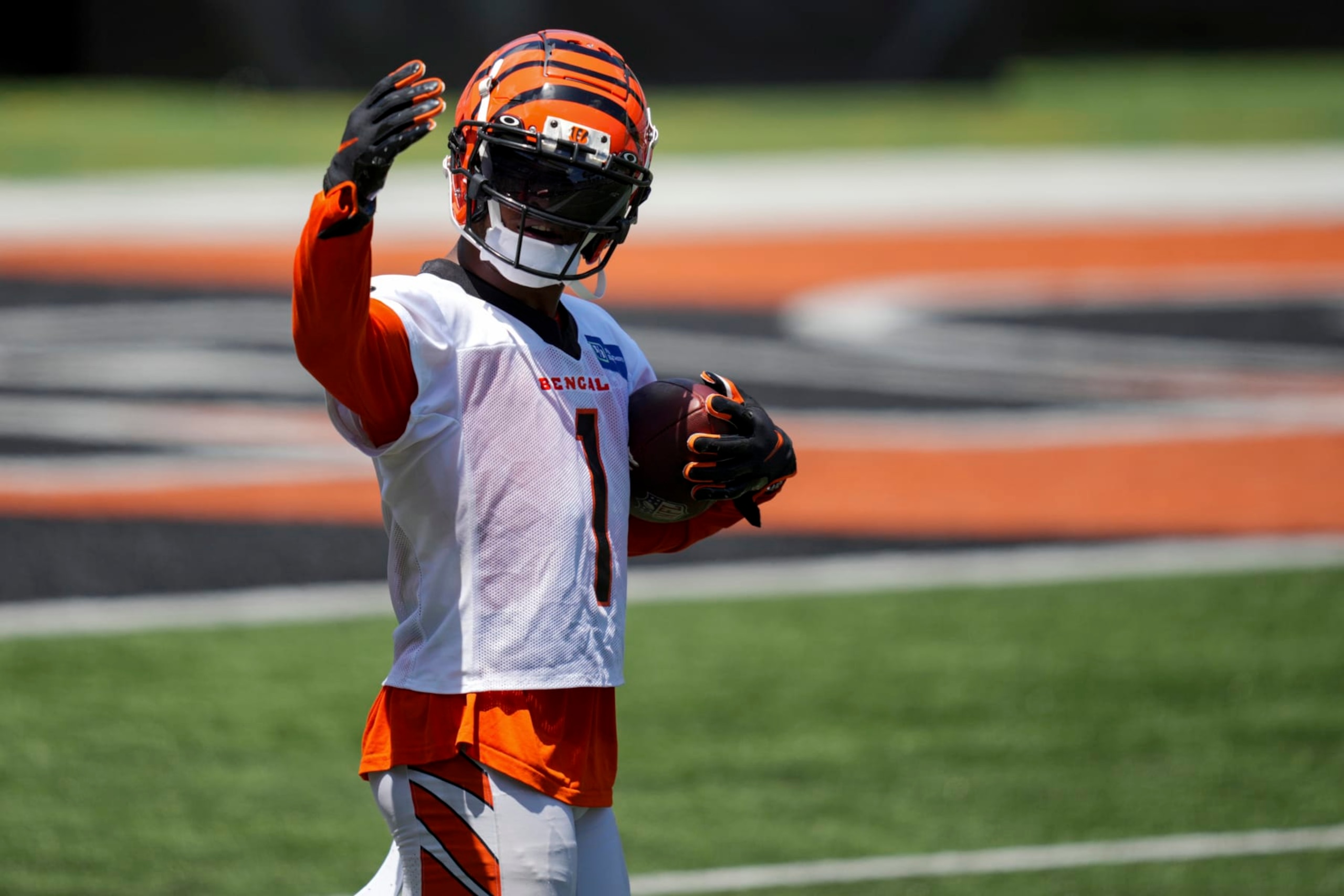 Cincinnati Bengals' Ja'Marr Chase reacts to fans after making a catch in a drill during the NFL football team's training camp in Cincinnati, Saturday, July 29, 2023. (AP Photo/Aaron Doster)