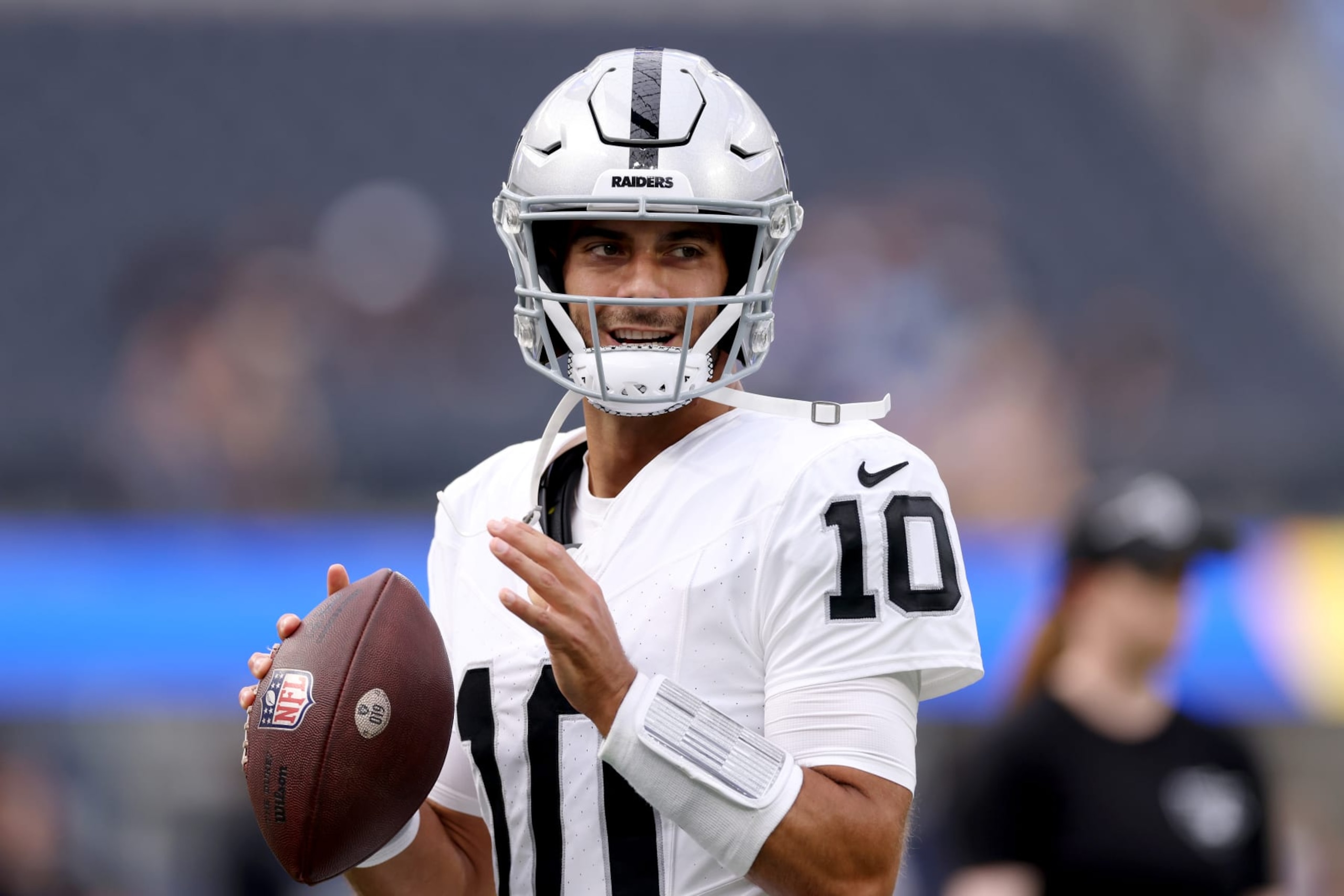 INGLEWOOD, CALIFORNIA - AUGUST 19: Jimmy Garoppolo #10 of the Las Vegas Raiders warms up prior to the preseason game against the Los Angeles Rams at SoFi Stadium on August 19, 2023 in Inglewood, California. (Photo by Katelyn Mulcahy/Getty Images)