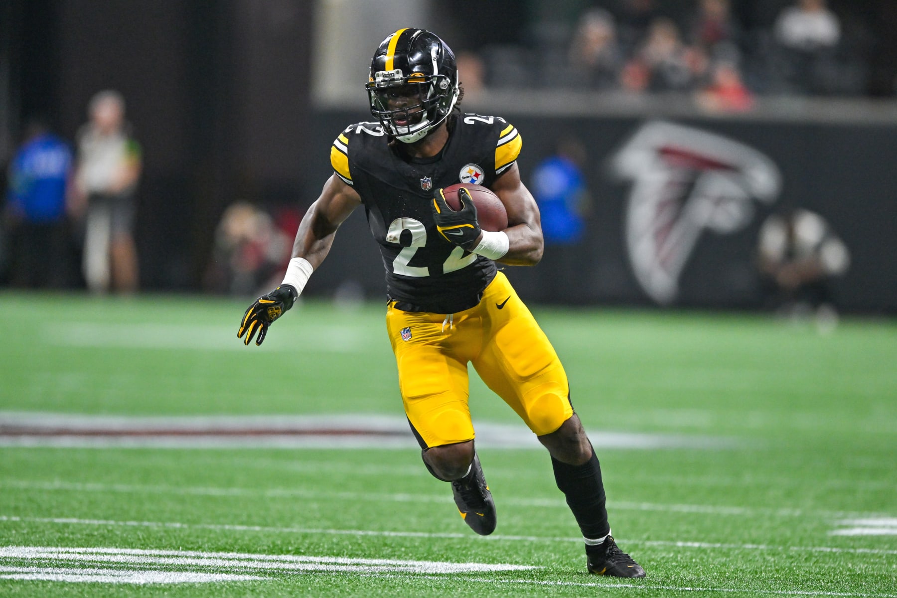 ATLANTA, GA  AUGUST 24:  Pittsburgh running back Najee Harris (22) runs the ball during the NFL game between the Pittsburgh Steelers and the Atlanta Falcons on August 24th, 2023 at Mercedes-Benz Stadium in Atlanta, GA.  (Photo by Rich von Biberstein/Icon Sportswire via Getty Images)