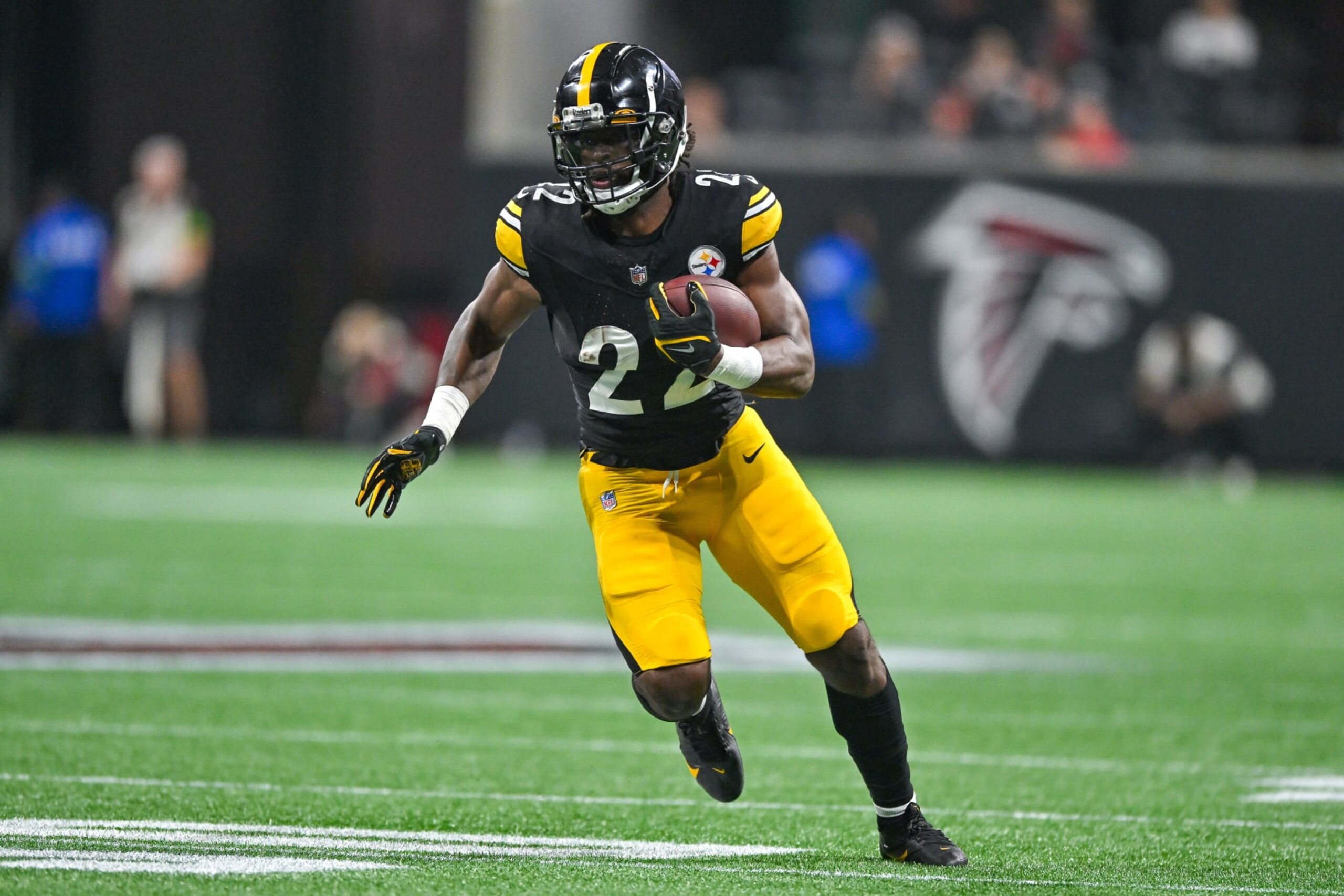 ATLANTA, GA  AUGUST 24:  Pittsburgh running back Najee Harris (22) runs the ball during the NFL game between the Pittsburgh Steelers and the Atlanta Falcons on August 24th, 2023 at Mercedes-Benz Stadium in Atlanta, GA.  (Photo by Rich von Biberstein/Icon Sportswire via Getty Images)