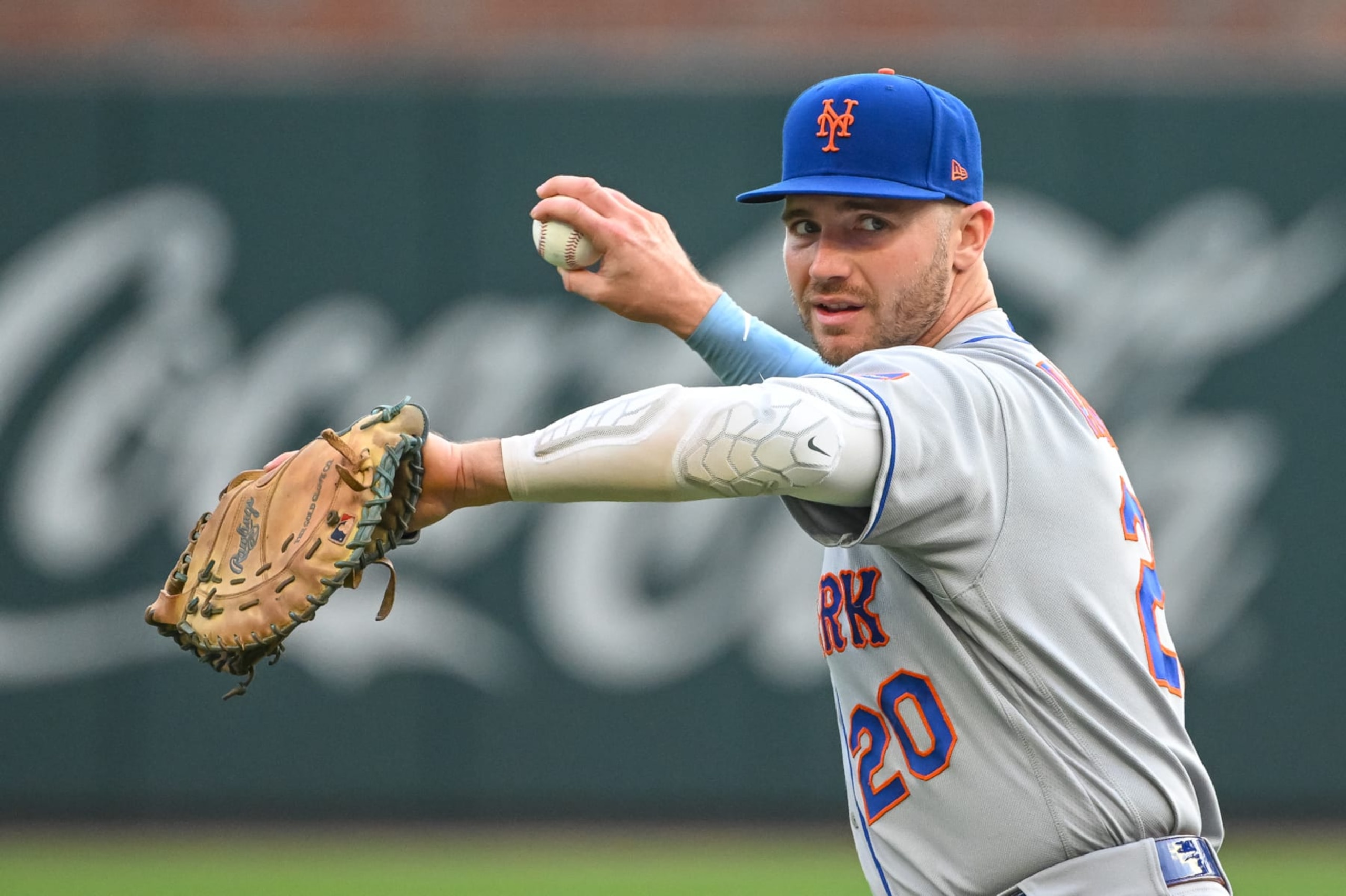 ATLANTA, GA - AUGUST 23: New York Mets first baseman Pete Alonso (20) during the MLB game between the New York Mets and Atlanta Braves on August 23, 2023, at Truist Park in Atlanta, GA. (Photo by John Adams/Icon Sportswire via Getty Images) ATLANTA, GA - AUGUST 23: New York Mets first baseman Pete Alonso (20) during the MLB game between the New York Mets and Atlanta Braves on August 23, 2023, at Truist Park in Atlanta, GA. (Photo by John Adams/Icon Sportswire via Getty Images)