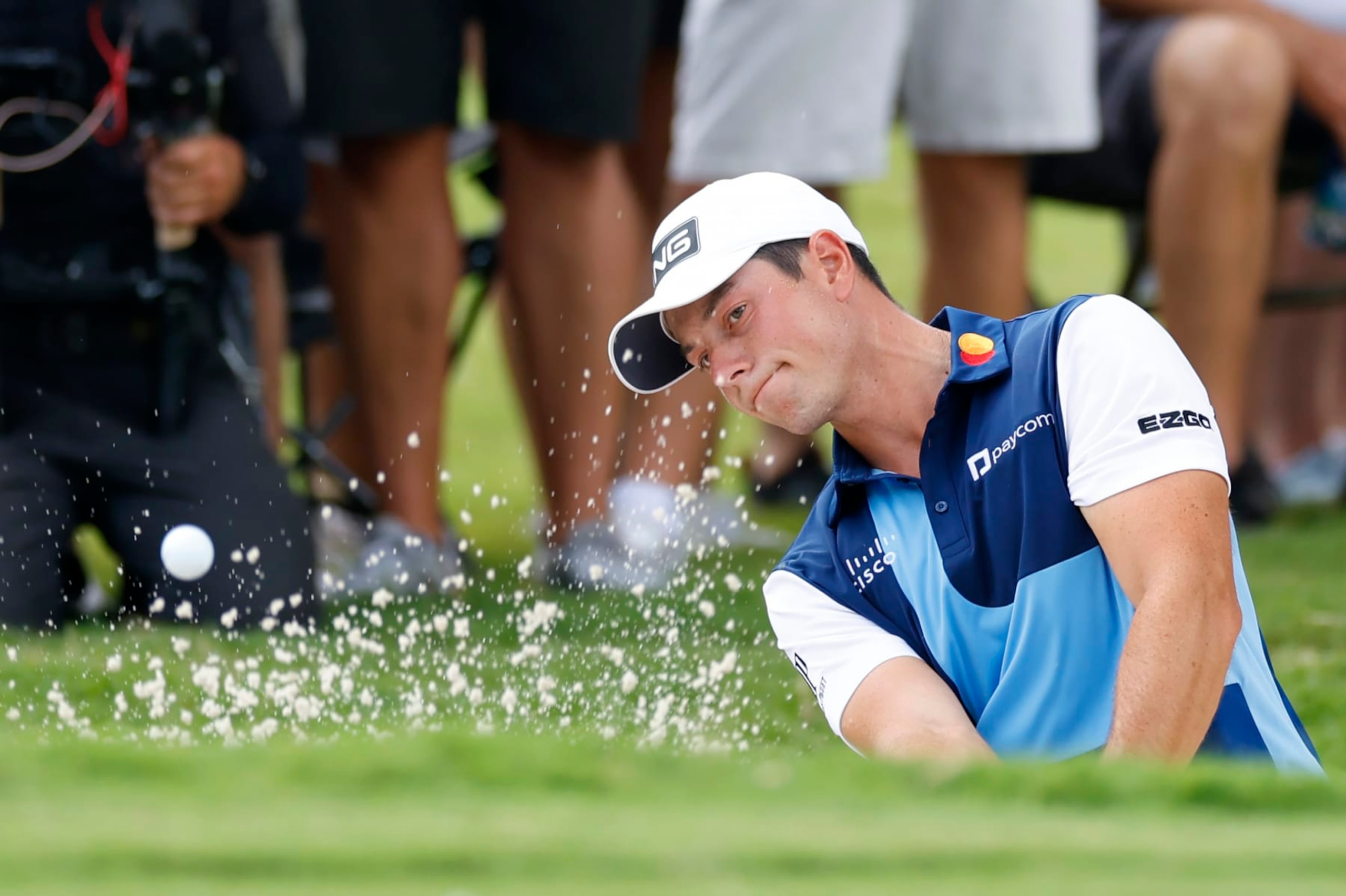 ATLANTA, GEORGIA - AUGUST 27: Viktor Hovland of Norway plays a shot from a bunker on the second hole during the final round of the TOUR Championship at East Lake Golf Club on August 27, 2023 in Atlanta, Georgia. (Photo by Mike Ehrmann/Getty Images)