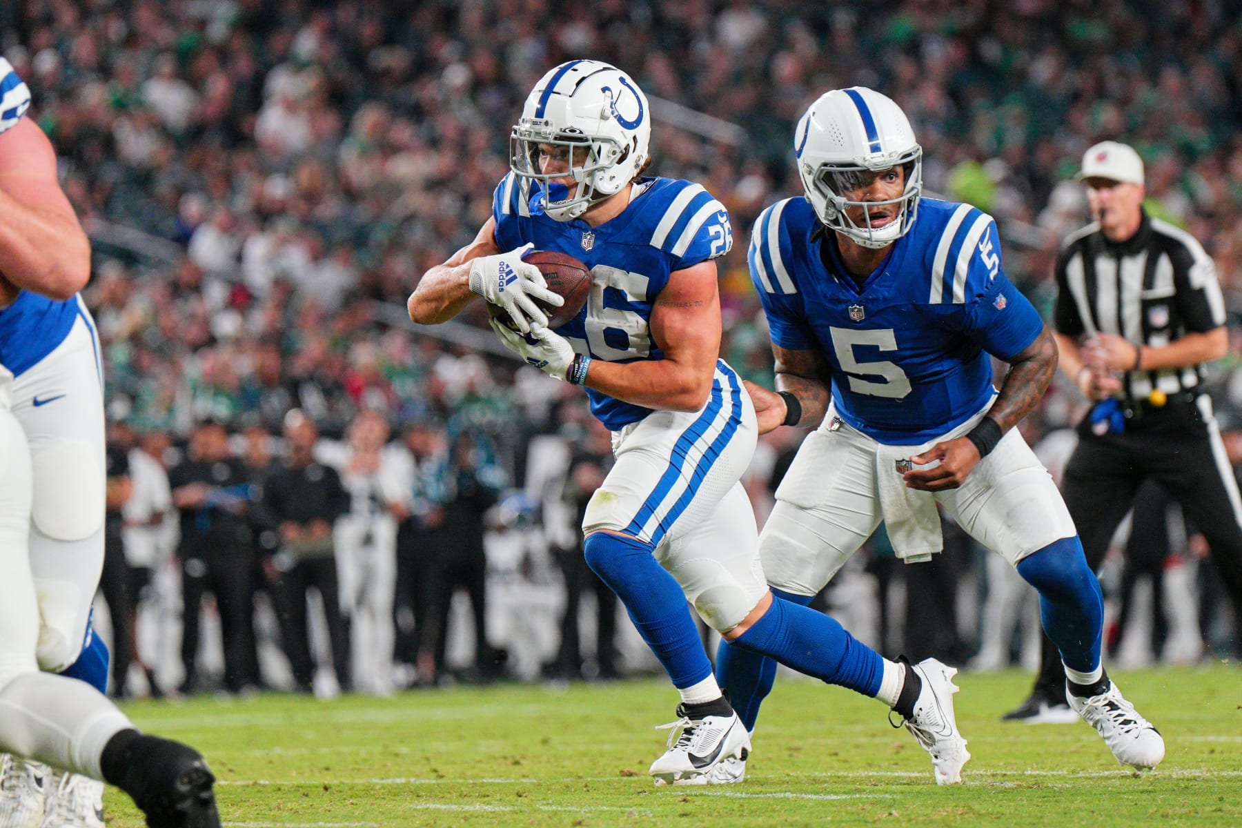 PHILADELPHIA, PA - AUGUST 24: Indianapolis Colts running back Evan Hull (26) takes the all from Indianapolis Colts quarterback Anthony Richardson (5) during the Preseason game between the Indianapolis Colts and the Philadelphia Eagles on August 24, 2023, at Lincoln Financial Field, in Philadelphia, PA. (Photo by Andy Lewis/Icon Sportswire via Getty Images)