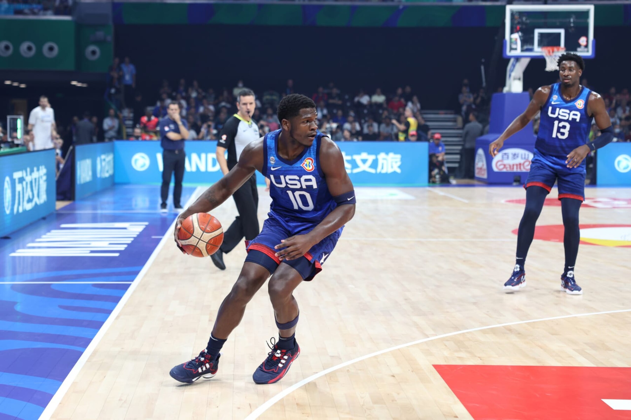 MANILA, PHILIPPINES - AUGUST 28: Anthony Edwards of the USA Men's Senior National Team drives against Greece as part of the 2023 FIBA World Cup on August 26, 2023 at Mall of Asia Arena in Manila, Philippines. NOTE TO USER: User expressly acknowledges and agrees that, by downloading and/or using this photograph, user is consenting to the terms and conditions of the Getty Images License Agreement. Mandatory Copyright Notice: Copyright 2023 NBAE (Photo by Brian Choi/NBAE via Getty Images)