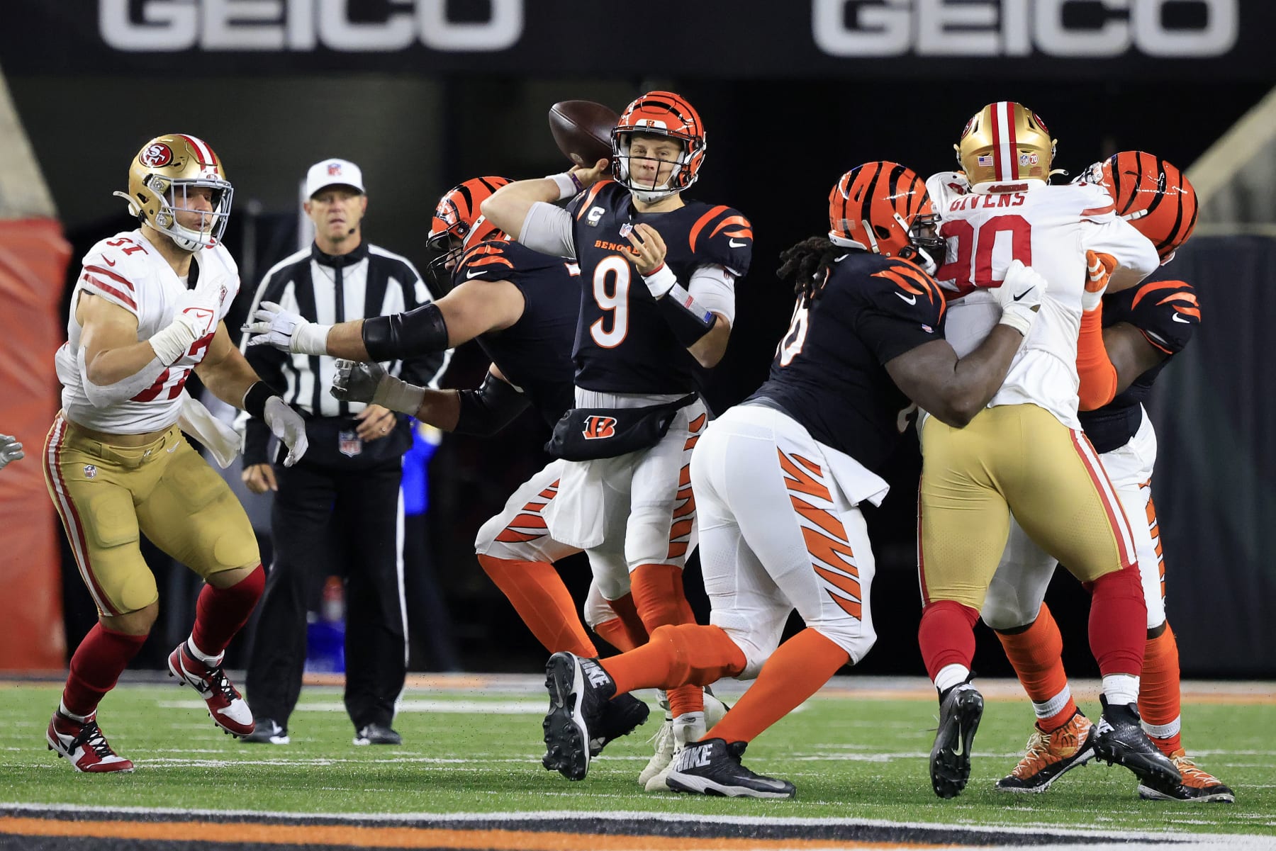 CINCINNATI, OHIO - DECEMBER 12: Joe Burrow #9 of the Cincinnati Bengals throws the ball in the game against the San Francisco 49ers at Paul Brown Stadium on December 12, 2021 in Cincinnati, Ohio. (Photo by Justin Casterline/Getty Images) CINCINNATI, OHIO - DECEMBER 12: Joe Burrow #9 of the Cincinnati Bengals throws the ball in the game against the San Francisco 49ers at Paul Brown Stadium on December 12, 2021 in Cincinnati, Ohio. (Photo by Justin Casterline/Getty Images)