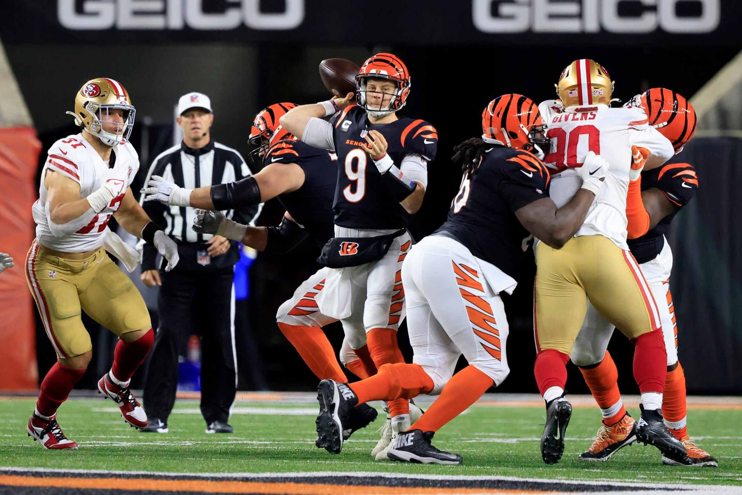 CINCINNATI, OHIO - DECEMBER 12: Joe Burrow #9 of the Cincinnati Bengals throws the ball in the game against the San Francisco 49ers at Paul Brown Stadium on December 12, 2021 in Cincinnati, Ohio. (Photo by Justin Casterline/Getty Images) CINCINNATI, OHIO - DECEMBER 12: Joe Burrow #9 of the Cincinnati Bengals throws the ball in the game against the San Francisco 49ers at Paul Brown Stadium on December 12, 2021 in Cincinnati, Ohio. (Photo by Justin Casterline/Getty Images)