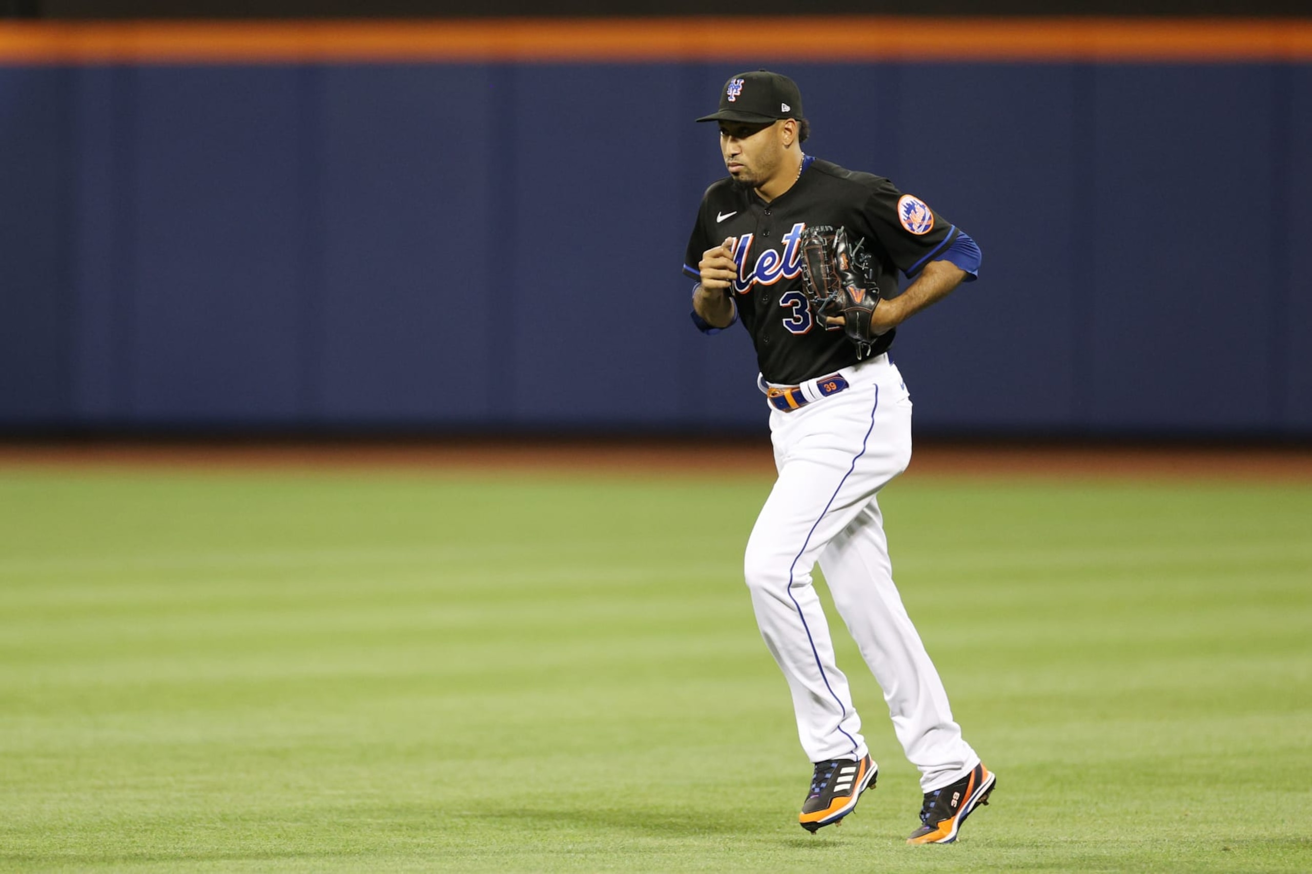 NEW YORK, NEW YORK - AUGUST 12: Edwin Diaz #39 of the New York Mets comes in to pitch during the ninth inning against the Philadelphia Phillies at Citi Field on August 12, 2022 in the Queens borough of New York City. The Phillies won 2-1. (Photo by Sarah Stier/Getty Images)