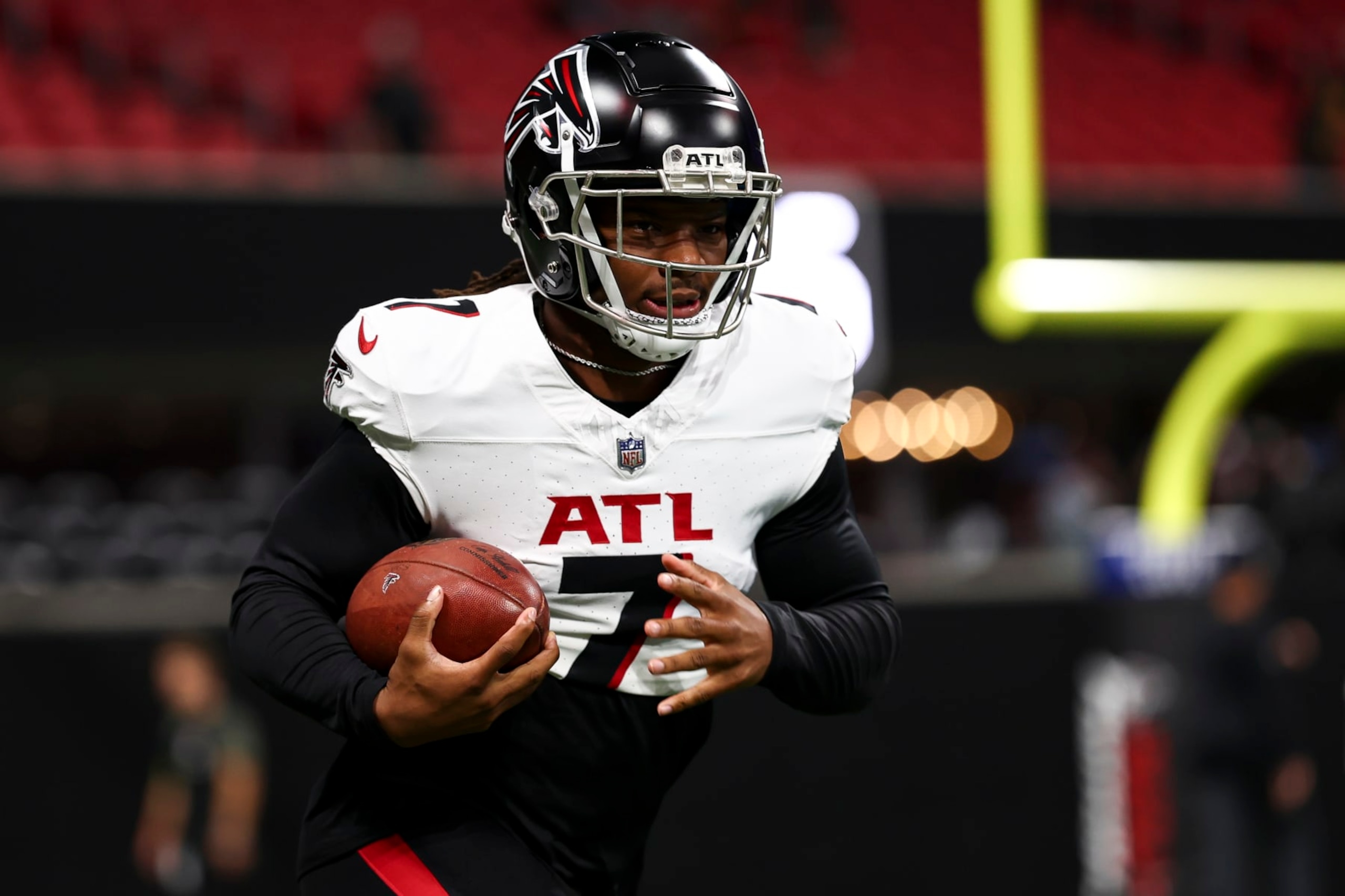 ATLANTA, GA - AUGUST 24: Bijan Robinson #7 of the Atlanta Falcons warms up prior to an NFL preseason football game against the Pittsburgh Steelers at Mercedes-Benz Stadium on August 24, 2023 in Atlanta, Georgia. (Photo by Kevin Sabitus/Getty Images)