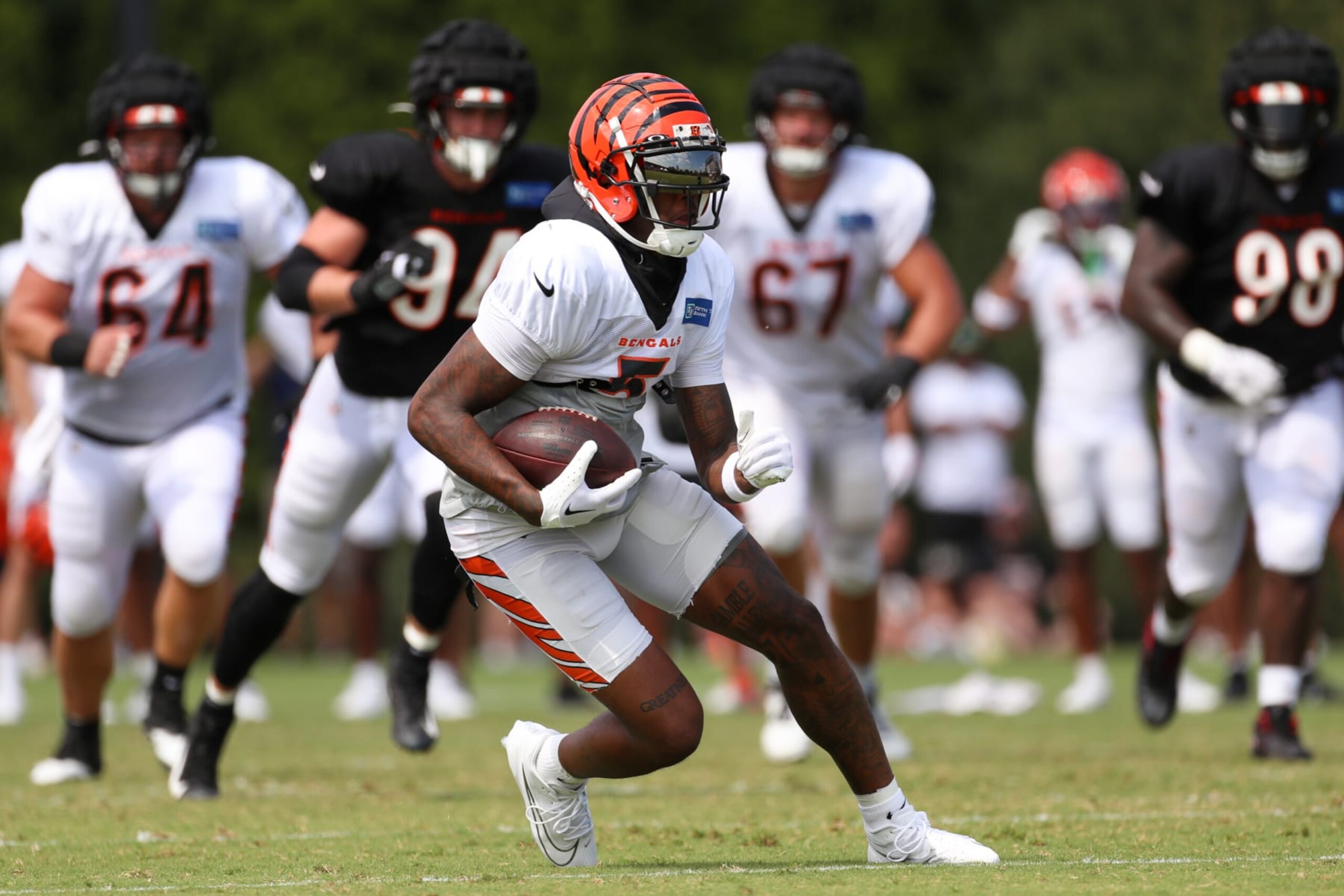 CINCINNATI, OH - AUGUST 03: Cincinnati Bengals wide receiver Tee Higgins (5) carries the ball during the Cincinnati Bengals training camp on August 3, 2023 in Cincinnati OH. (Photo by Ian Johnson/Icon Sportswire via Getty Images)
