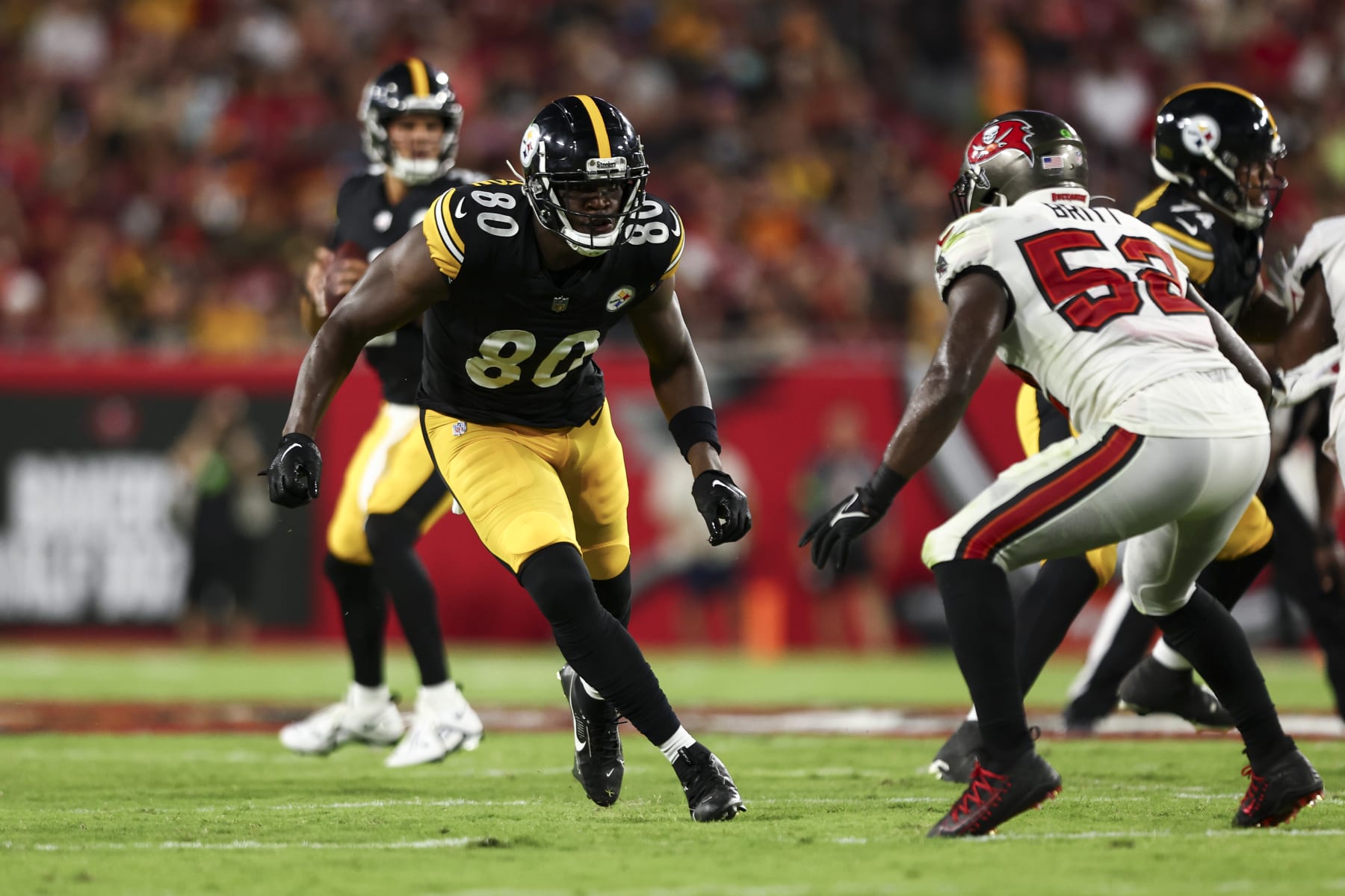 TAMPA, FL - AUGUST 11: Darnell Washington #80 of the Pittsburgh Steelers runs downfield during an NFL preseason football game against the Tampa Bay Buccaneers at Raymond James Stadium on August 11, 2023 in Tampa, Florida. (Photo by Kevin Sabitus/Getty Images)