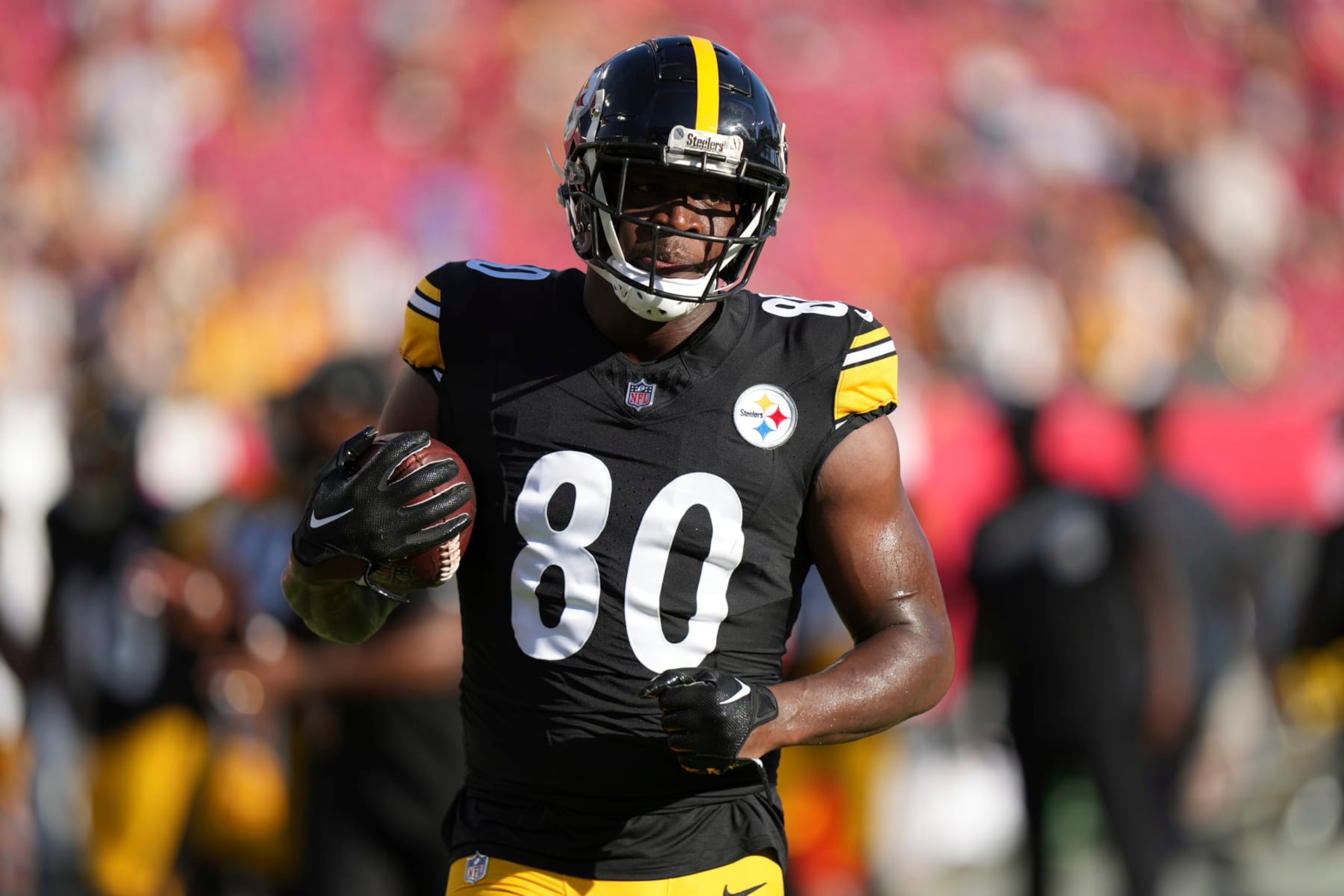 Pittsburgh Steelers tight end Darnell Washington (80) runs drills before an NFL preseason football game against the Tampa Bay Buccaneers, Friday, Aug. 11, 2023, in Tampa, Fla. (AP Photo/Peter Joneleit)