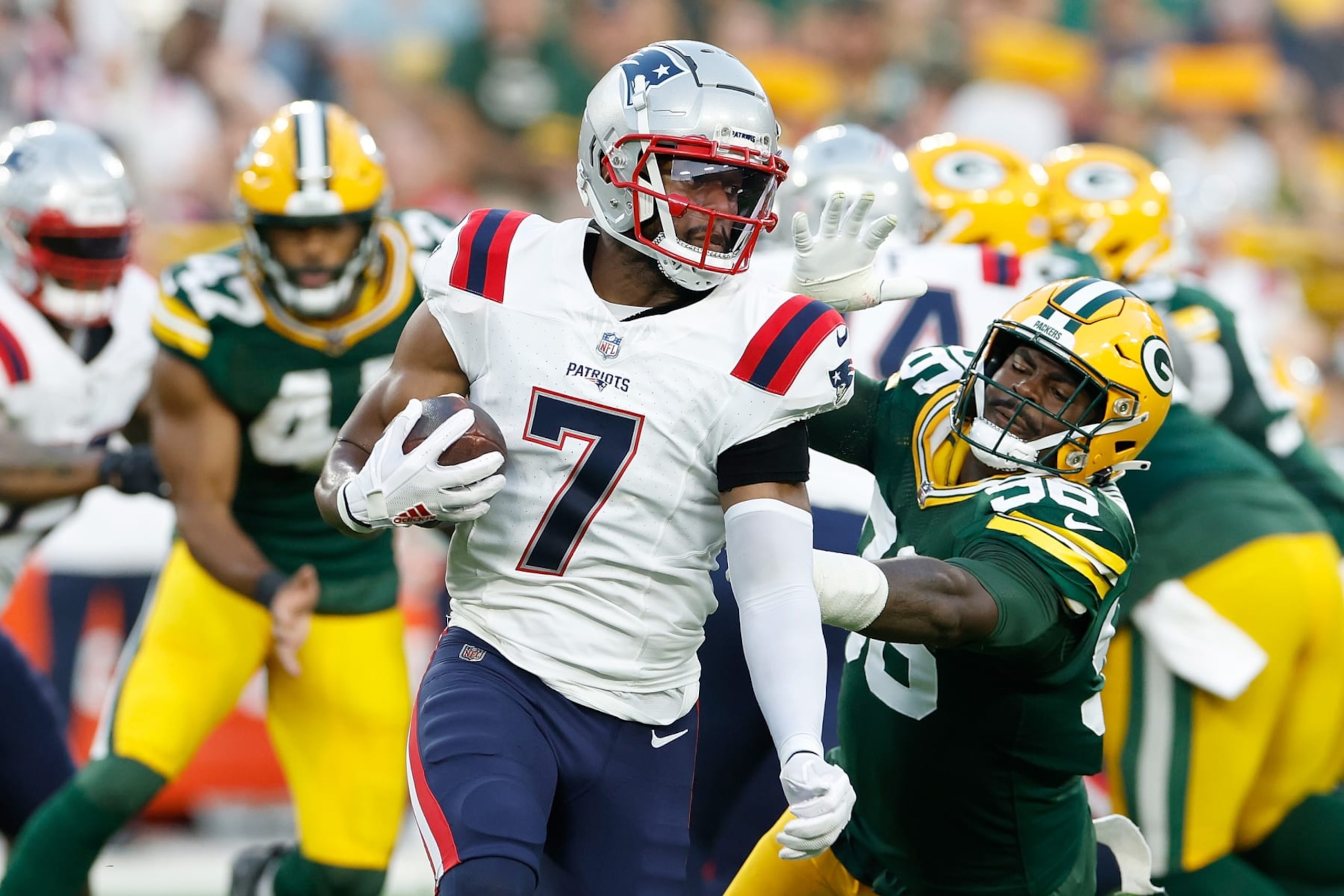 GREEN BAY, WISCONSIN - AUGUST 19: JuJu Smith-Schuster #7 of the New England Patriots takes a handoff against the Green Bay Packers during a preseason game at Lambeau Field on August 19, 2023 in Green Bay, Wisconsin. (Photo by John Fisher/Getty Images)