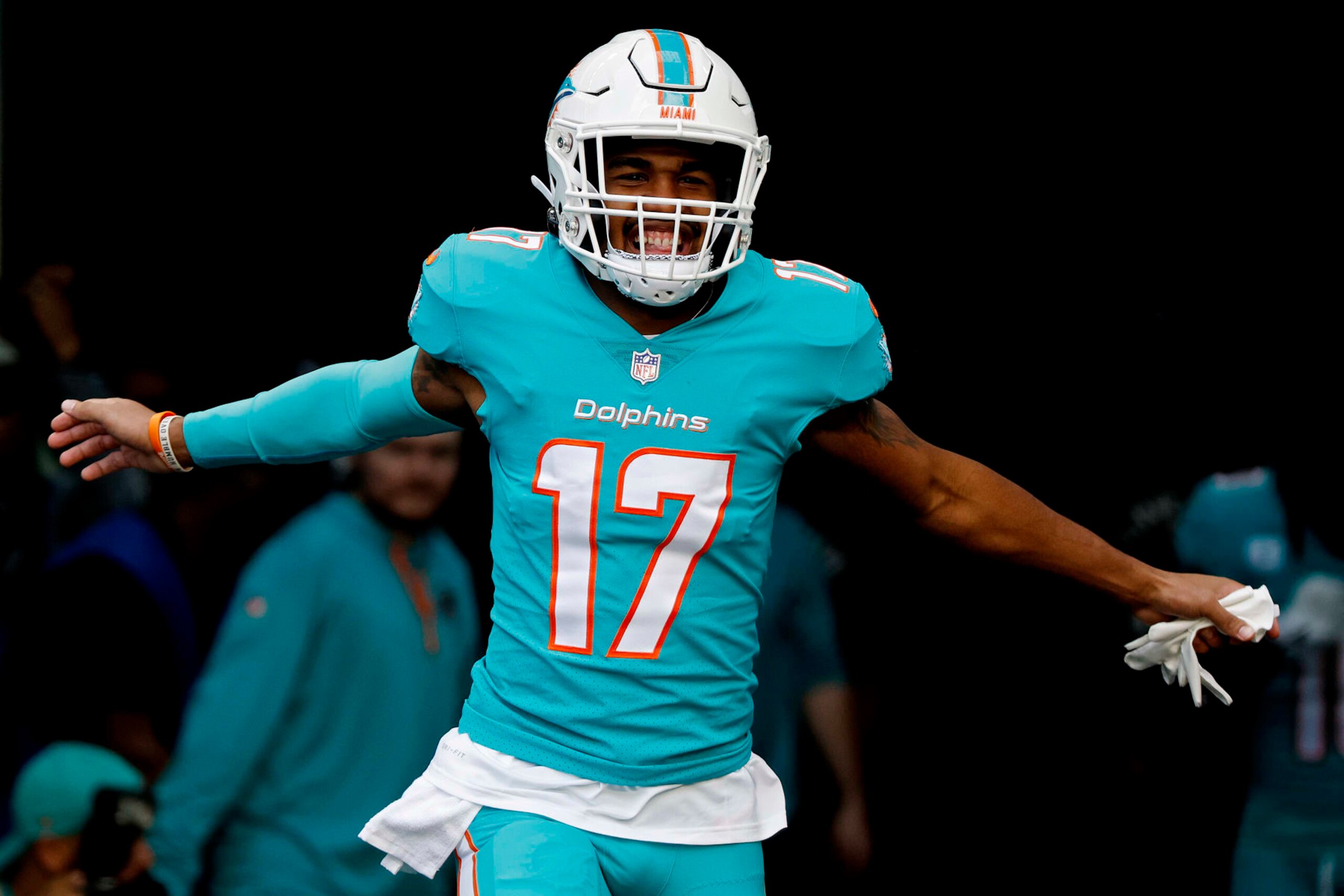 MIAMI GARDENS, FLORIDA - JANUARY 08: Jaylen Waddle #17 of the Miami Dolphins runs onto field prior to a game against the New York Jets at Hard Rock Stadium on January 08, 2023 in Miami Gardens, Florida. (Photo by Cliff Hawkins/Getty Images)