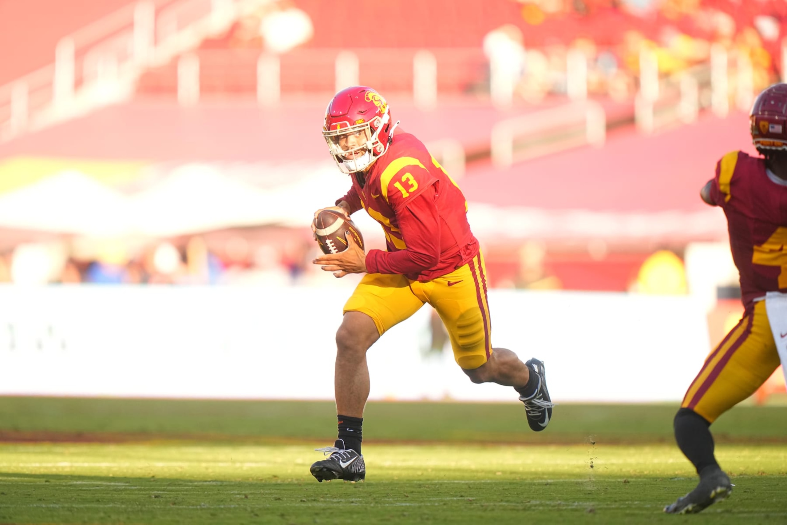 College Football: USC quarterback Caleb Williams (13) in action, scrambles in the pocket vs. San Jose State at the LA Memorial Coliseum. 
Los Angeles, CA 8/26/2023 
CREDIT: Erick W. Rasco (Photo by Erick W. Rasco/Sports Illustrated via Getty Images) 
(Set Number: X164403 TK1)