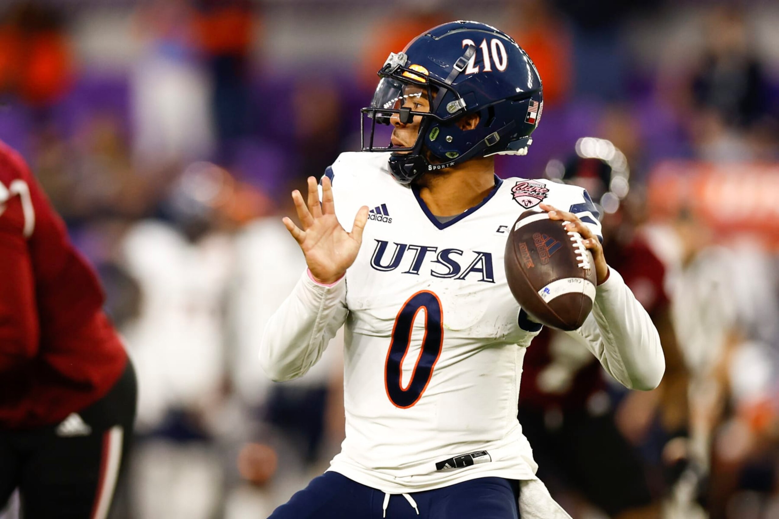 ORLANDO, FLORIDA - DECEMBER 16: Frank Harris #0 of the UTSA Roadrunners look to pass the ball against the Troy Trojans /d3 of the Duluth Trading Cure Bowl at Exploria Stadium on December 16, 2022 in Orlando, Florida. (Photo by Douglas P. DeFelice/Getty Images)