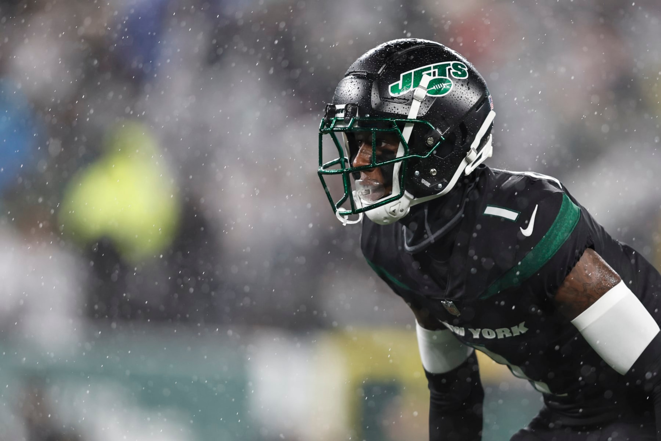 EAST RUTHERFORD, NEW JERSEY - DECEMBER 22: Sauce Gardner #1 of the New York Jets defends during an NFL football game between the New York Jets and the Jacksonville Jaguars at MetLife Stadium on December 22, 2022 in East Rutherford, New Jersey. (Photo by Michael Owens/Getty Images) EAST RUTHERFORD, NEW JERSEY - DECEMBER 22: Sauce Gardner #1 of the New York Jets defends during an NFL football game between the New York Jets and the Jacksonville Jaguars at MetLife Stadium on December 22, 2022 in East Rutherford, New Jersey. (Photo by Michael Owens/Getty Images)