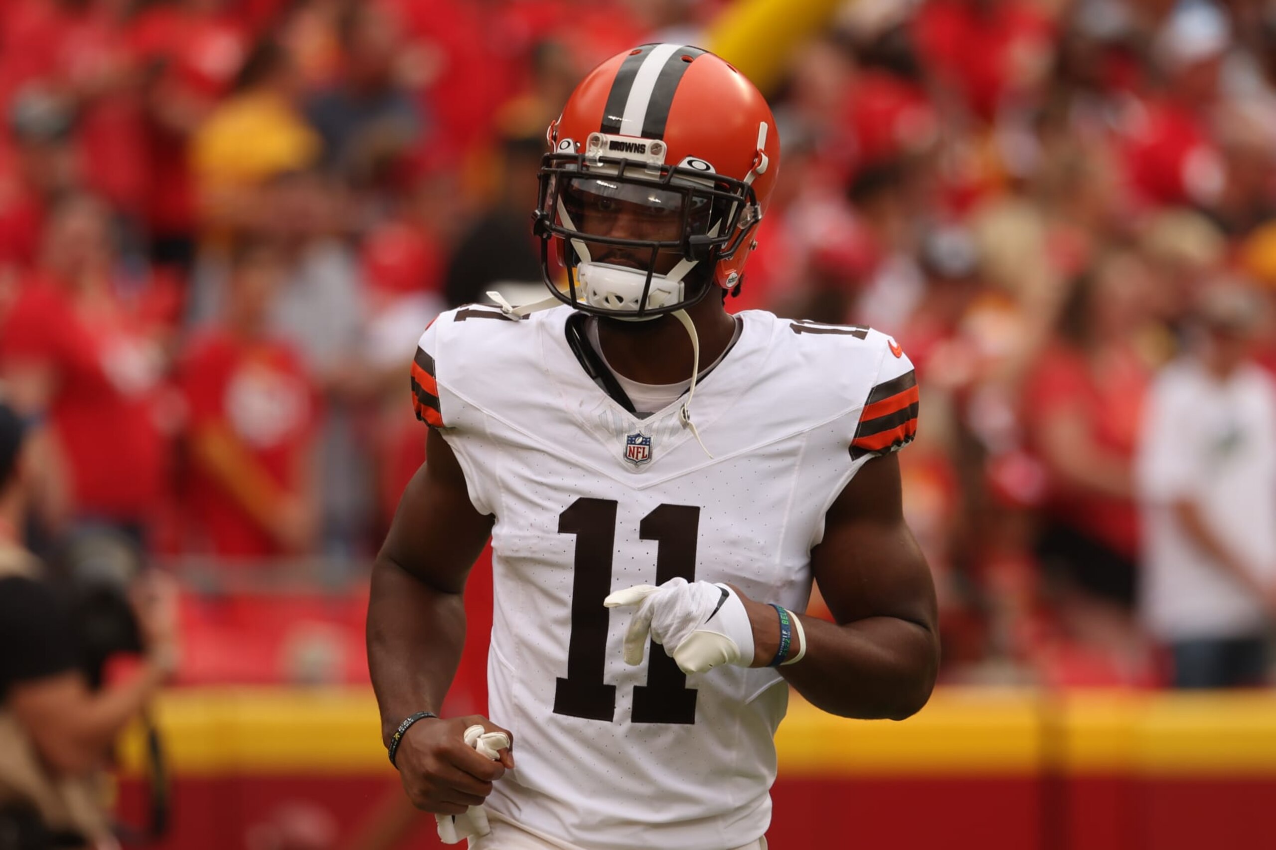KANSAS CITY, MO - AUGUST 26: Cleveland Browns wide receiver Donovan Peoples-Jones (11) before an NFL preseason game between the Cleveland Browns and Kansas City Chiefs on Aug 26, 2023 at GEHA Field at Arrowhead Stadium in Kansas City, MO. (Photo by Scott Winters/Icon Sportswire via Getty Images)