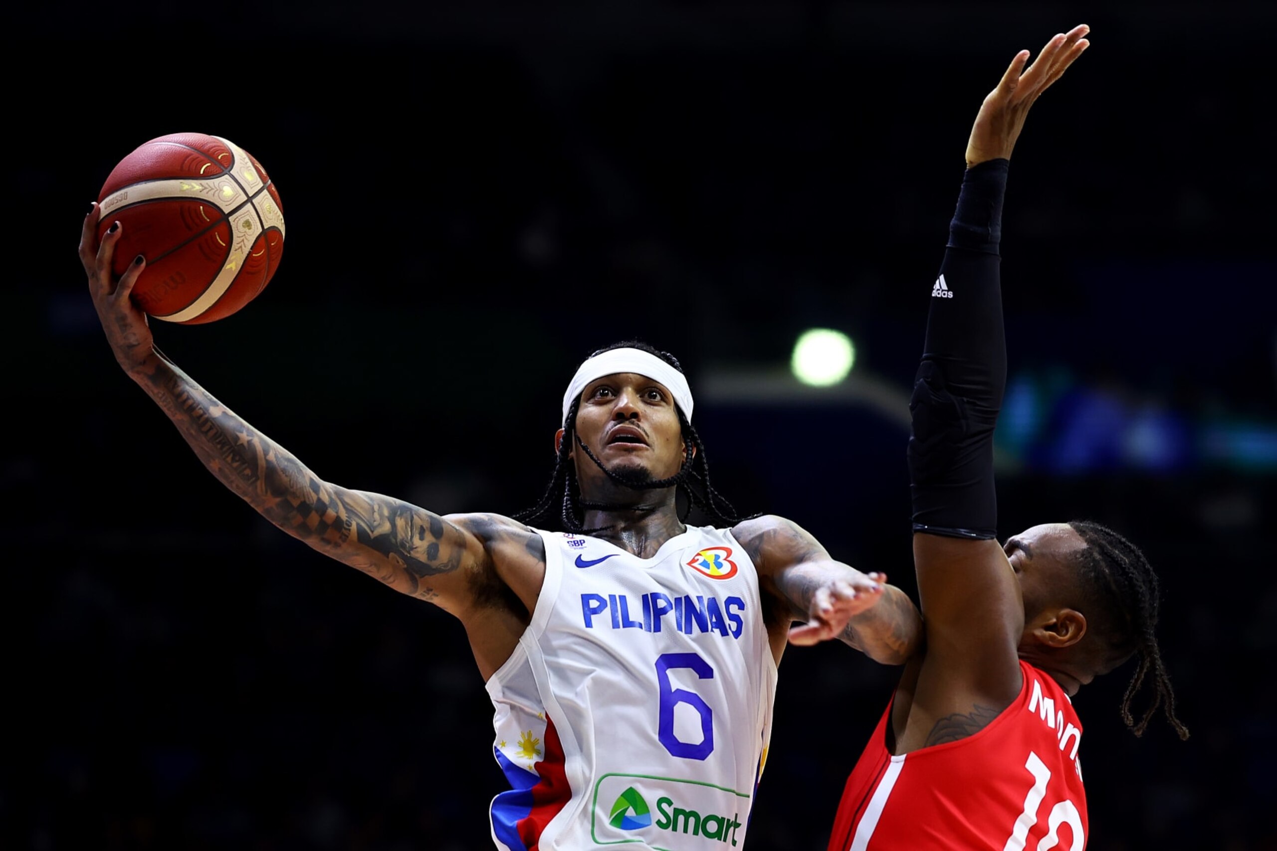 MANILA, PHILIPPINES - AUGUST 27: Jordan Clarkson #6 of the Philippines drives to the basket against Antonio Monteiro #10 of Angola in the fourth quarter during the FIBA Basketball World Cup Group A game at Araneta Coliseum on August 27, 2023 in Manila, Philippines. (Photo by Yong Teck Lim/Getty Images)