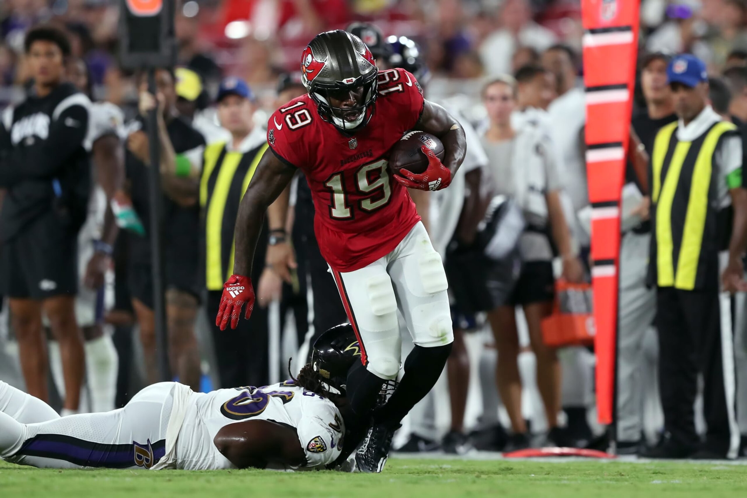 TAMPA, FL - AUGUST 26: Tampa Bay Buccaneers Wide Receiver David Moore (19) runs with the ball after making a reception during the preseason game between the Baltimore Ravens and the Tampa Bay Buccaneers on August 26, 2023 at Raymond James Stadium in Tampa, Florida. (Photo by Cliff Welch/Icon Sportswire via Getty Images)