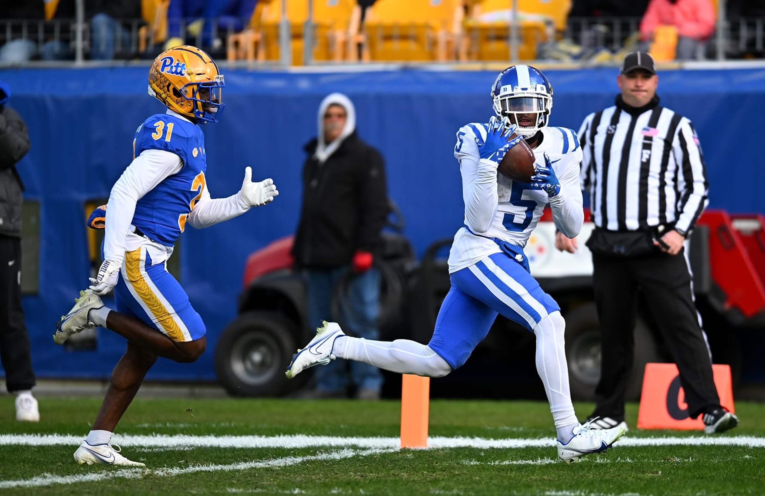 PITTSBURGH, PA - NOVEMBER 19:  Jalon Calhoun #5 of the Duke Blue Devils catches a touchdown in front of Erick Hallett II #31 of the Pittsburgh Panthers during the first quarter at Acrisure Stadium on November 19, 2022 in Pittsburgh, Pennsylvania. (Photo by Joe Sargent/Getty Images)