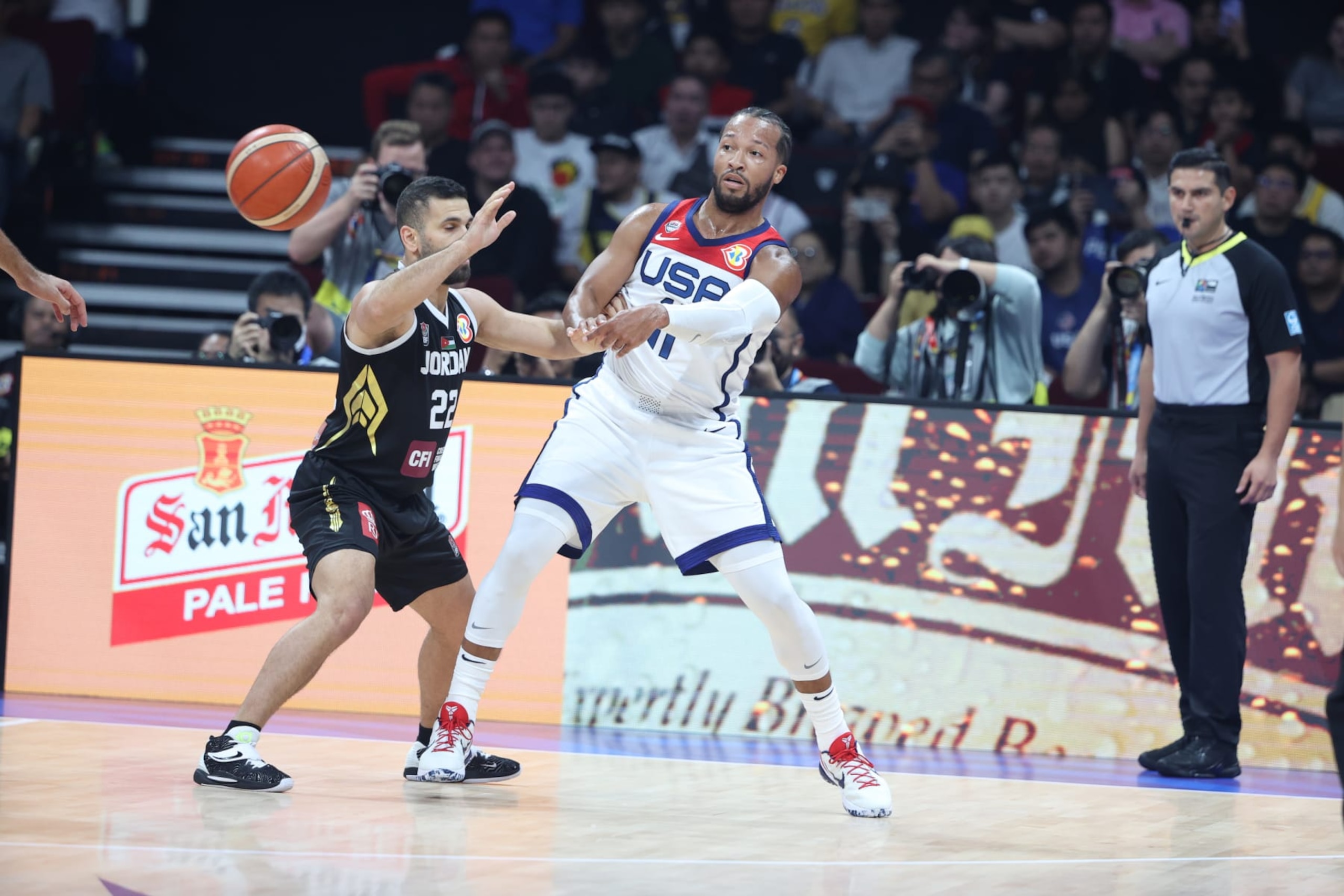 MANILA, PHILIPPINES - AUGUST 30: Jalen Brunson #11 of the USA Men's Senior National Team passes against Jordan as part of the 2023 FIBA World Cup on August 30, 2023 at Mall of Asia Arena in Manila, Philippines. NOTE TO USER: User expressly acknowledges and agrees that, by downloading and/or using this photograph, user is consenting to the terms and conditions of the Getty Images License Agreement. Mandatory Copyright Notice: Copyright 2023 NBAE (Photo by Nathaniel S. Butler/NBAE via Getty Images)