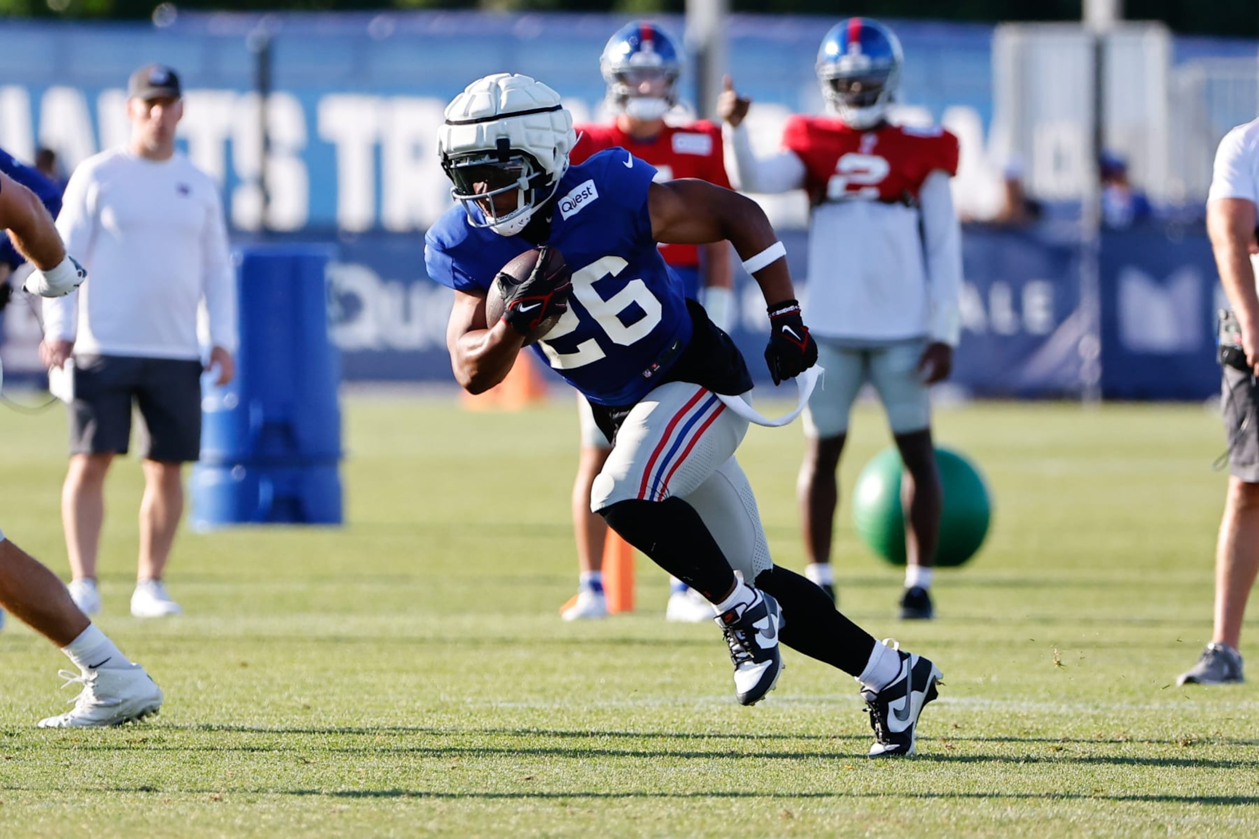 EAST RUTHERFORD, NJ - AUGUST 01:  Saquon Barkley #26 of the New York Giants during training camp at the Quest Diagnostics Training Center on August 1, 2023 in East Rutherford, New Jersey.  (Photo by Rich Graessle/Icon Sportswire via Getty Images)