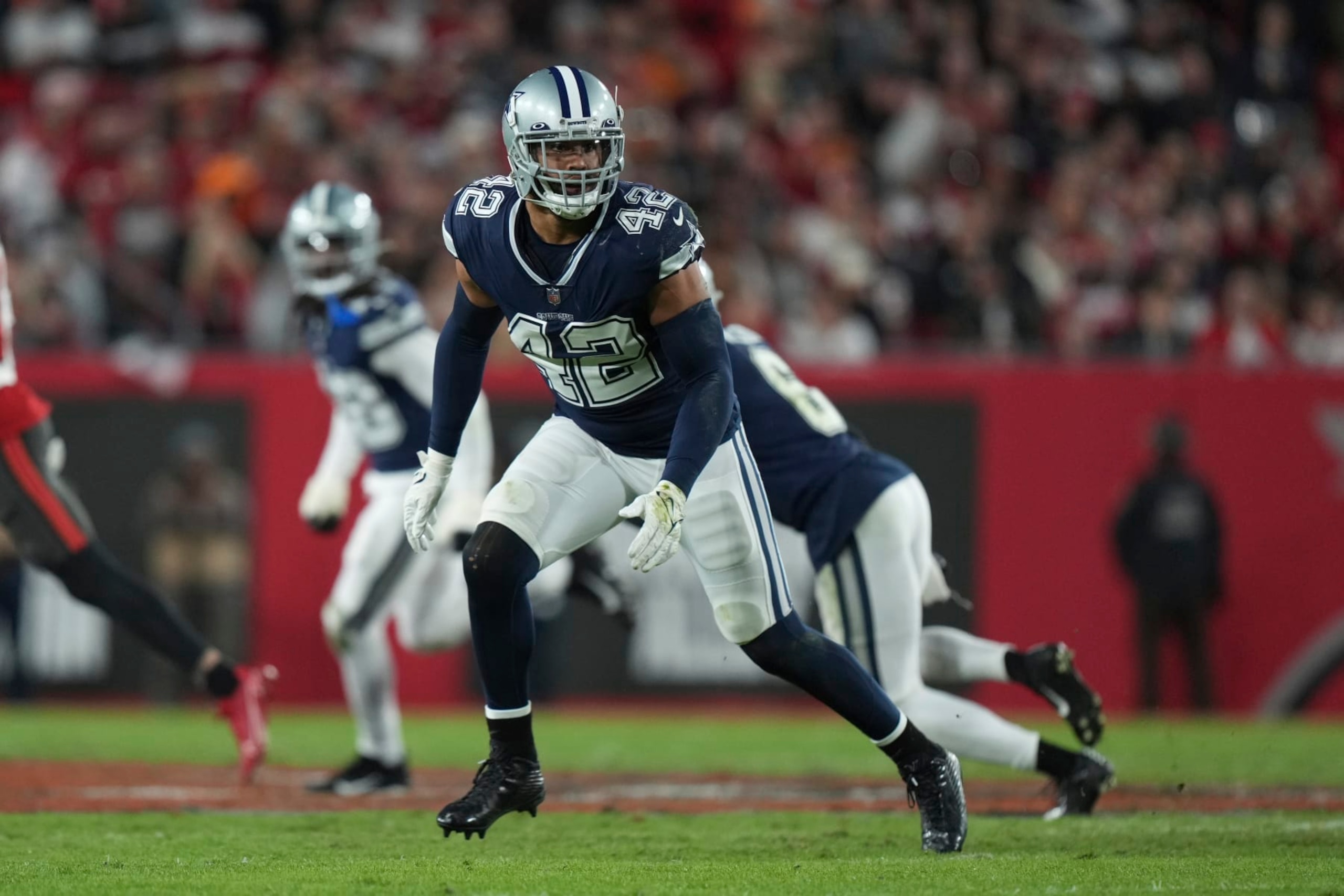 Dallas Cowboys linebacker Anthony Barr (42) defends just beyond the line of scrimmage as he shadows the movements of the passer during an NFL wild-card football game against the Tampa Bay Buccaneers, Monday, Jan. 16, 2023, in Tampa, Fla. (AP Photo/Peter Joneleit)