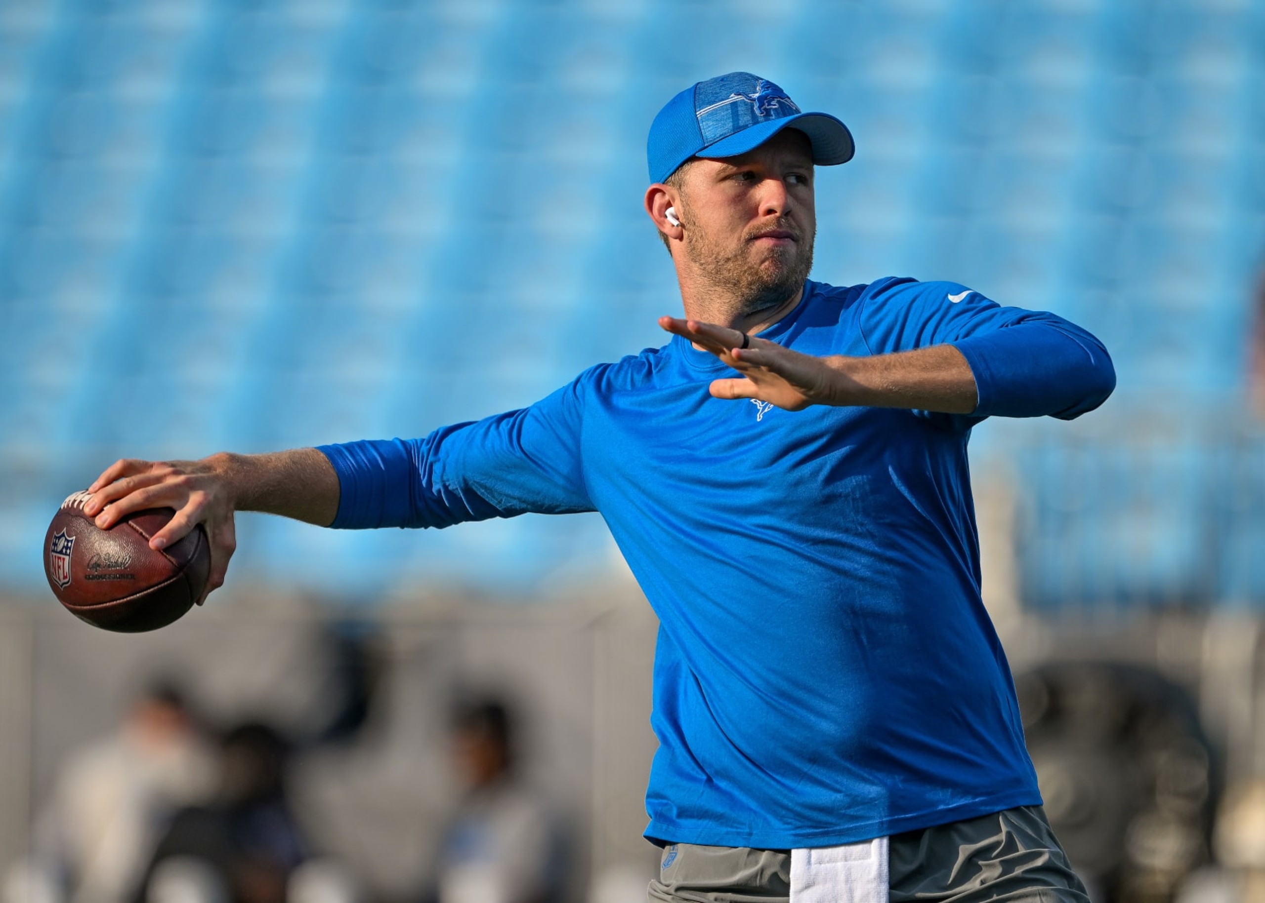 CHARLOTTE, NORTH CAROLINA - AUGUST 25: Jared Goff #16 of the Detroit Lions warms up before a preseason game against the Carolina Panthers at Bank of America Stadium on August 25, 2023 in Charlotte, North Carolina. (Photo by Grant Halverson/Getty Images)