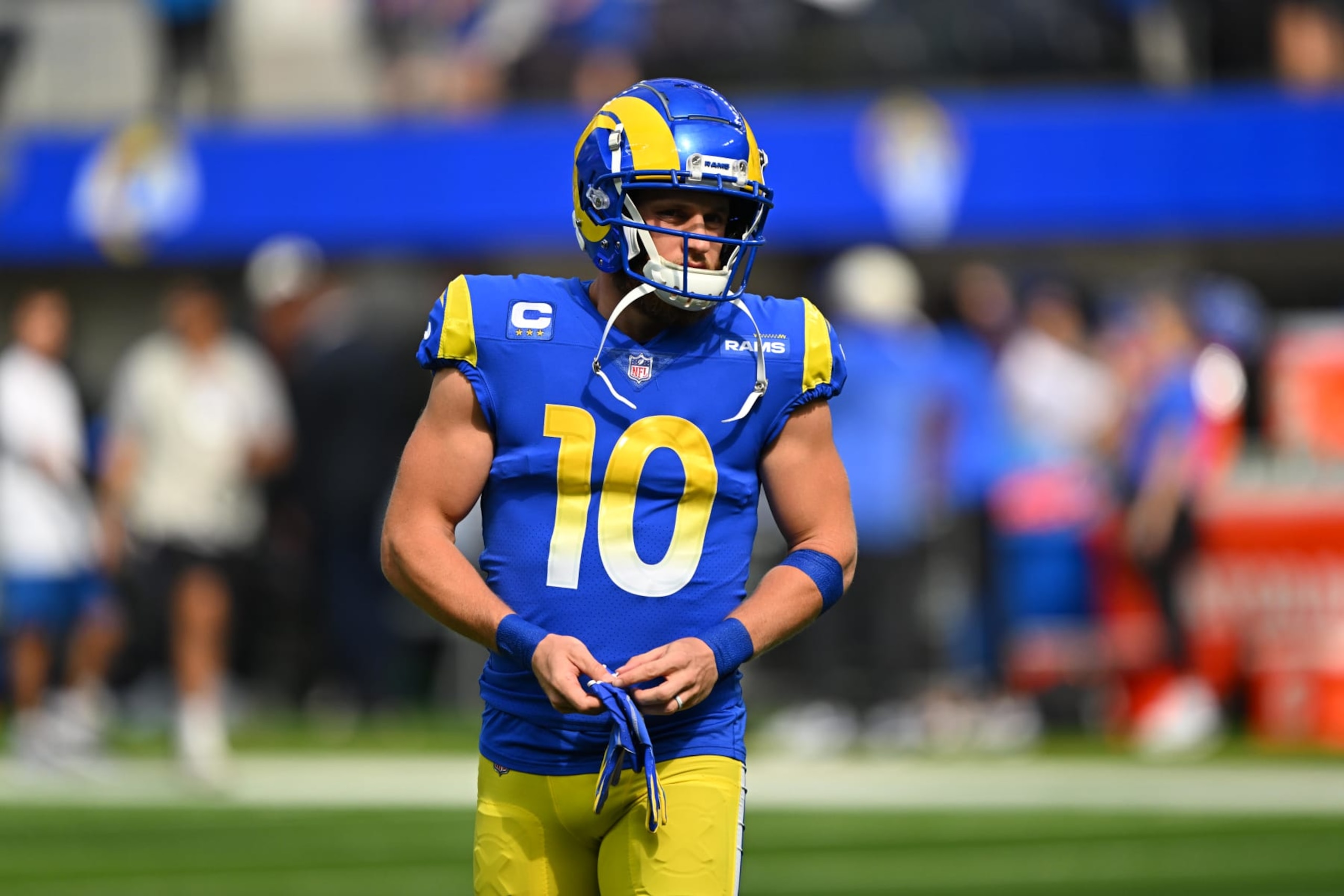Football: Los Angeles Rams Cooper Kupp (10) in action, looks on vs. San Francisco 49ers at SoFi Stadium.
Inglewood, CA 10/30/2022
CREDIT: John W. McDonough (Photo by John W. McDonough/Sports Illustrated via Getty Images)
(Set Number: X164222 TK1)