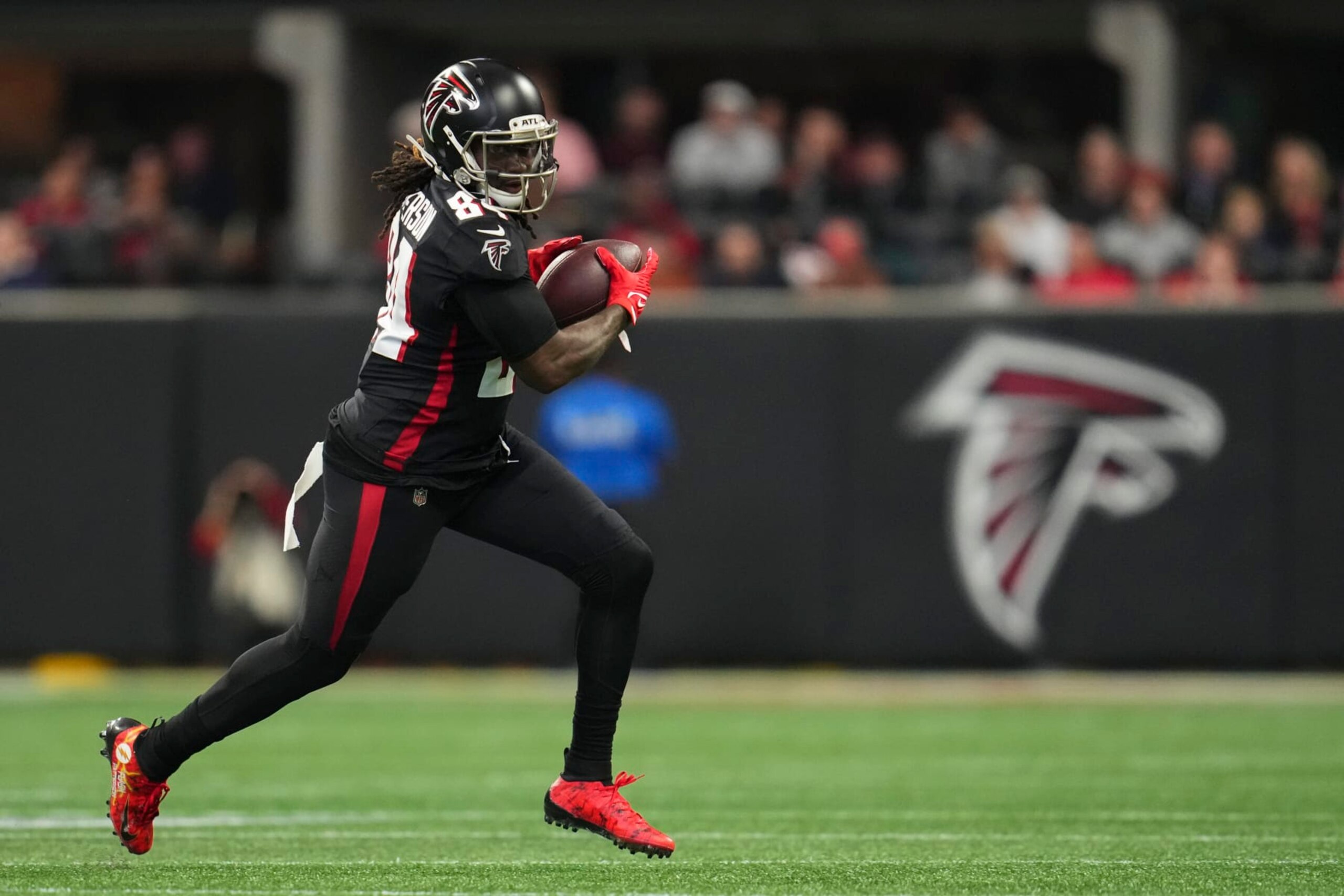 ATLANTA, GA - JANUARY 08: Cordarrelle Patterson #84 of the Atlanta Falcons runs the ball against the Tampa Bay Buccaneers at Mercedes-Benz Stadium on January 8, 2023 in Atlanta, Georgia. (Photo by Cooper Neill/Getty Images) ATLANTA, GA - JANUARY 08: Cordarrelle Patterson #84 of the Atlanta Falcons runs the ball against the Tampa Bay Buccaneers at Mercedes-Benz Stadium on January 8, 2023 in Atlanta, Georgia. (Photo by Cooper Neill/Getty Images)