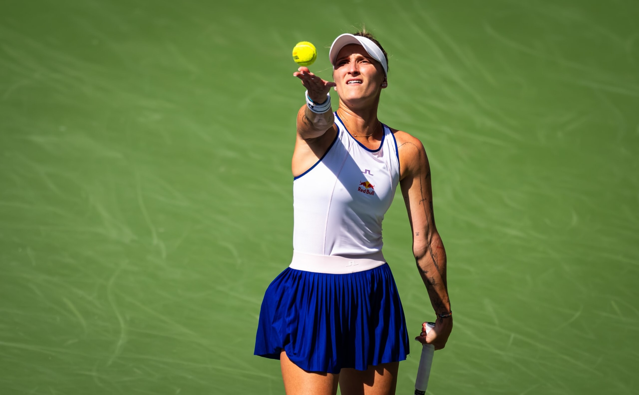 NEW YORK, NEW YORK - SEPTEMBER 04: Marketa Vondrousova of the Czech Republic in action against Peyton Stearns of the United States in the fourth round on Day 8 of the US Open at USTA Billie Jean King National Tennis Center on September 04, 2023 in New York City (Photo by Robert Prange/Getty Images)