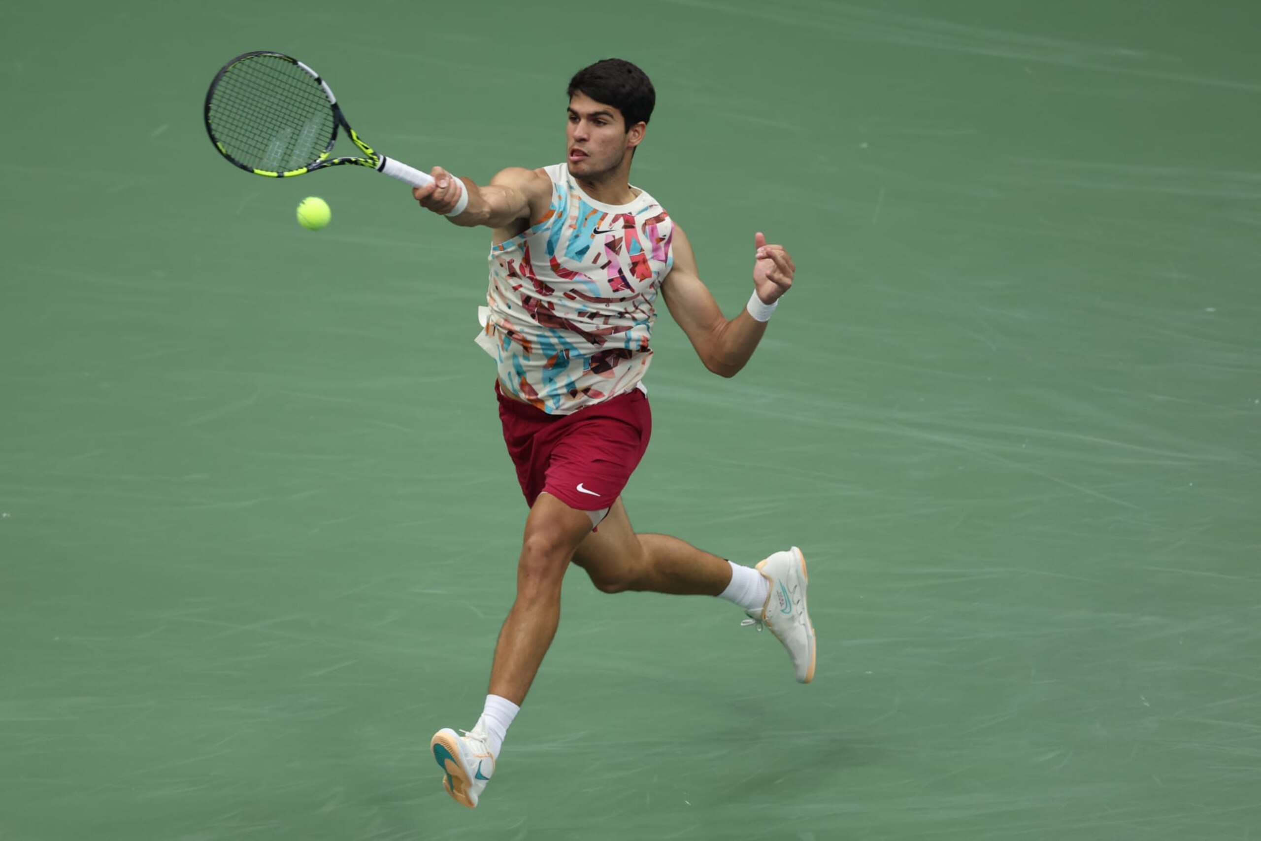 NEW YORK, NEW YORK - SEPTEMBER 04: Carlos Alcaraz of Spain returns a shot against Matteo Arnaldi of Italy during their Men's Singles Fourth Round match on Day Eight of the 2023 US Open at the USTA Billie Jean King National Tennis Center on September 04, 2023 in the Flushing neighborhood of the Queens borough of New York City. (Photo by Mike Stobe/Getty Images)