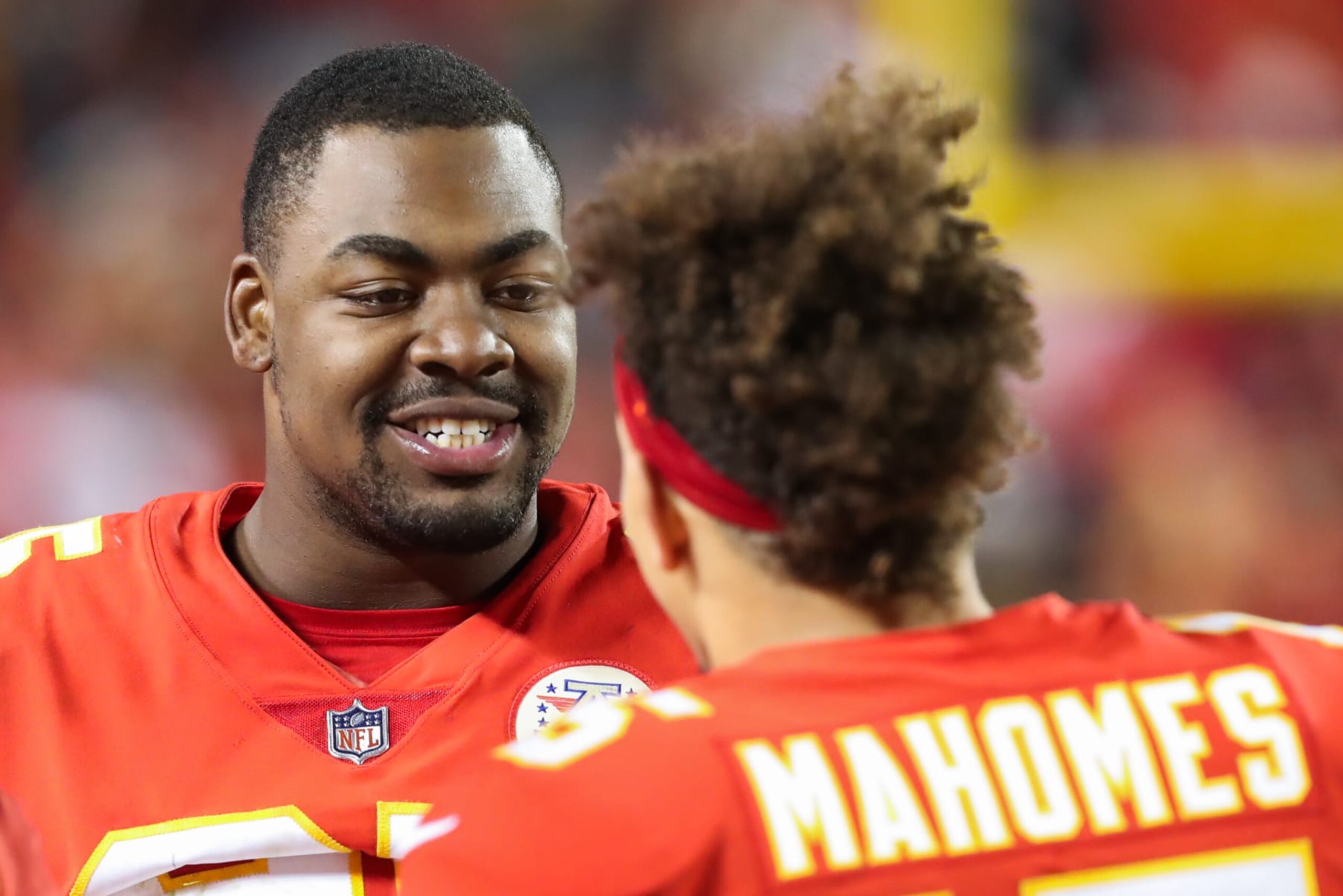 KANSAS CITY, MO - DECEMBER 26: Kansas City Chiefs defensive end Chris Jones (95) smiles as he talks with quarterback Patrick Mahomes (15) on the sidelines late in  an NFL game between the Pittsburgh Steelers and Kansas City Chiefs on Dec 26, 2021 at GEHA Field at Arrowhead Stadium in Kansas City, MO. (Photo by Scott Winters/Icon Sportswire via Getty Images)