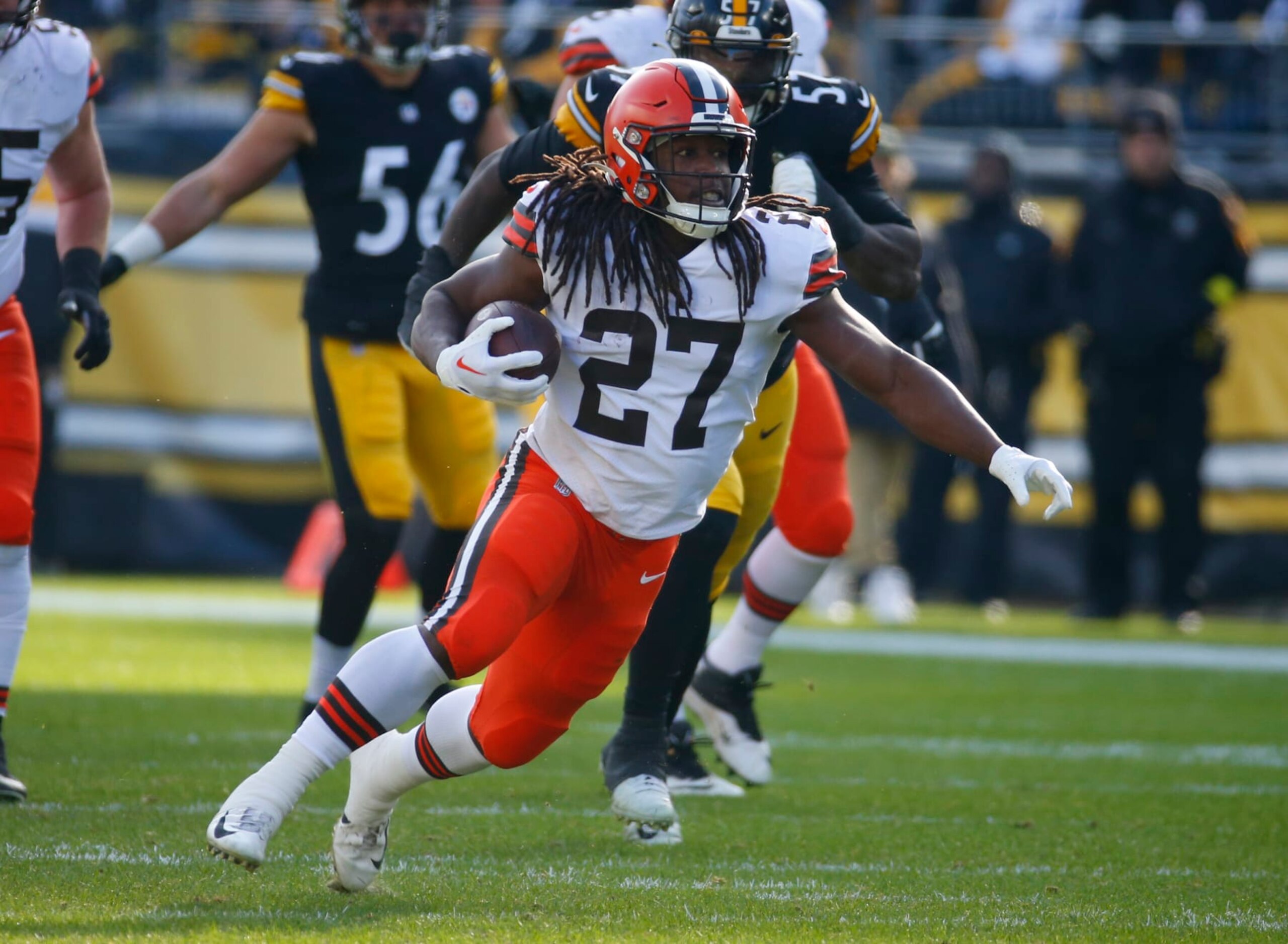 PITTSBURGH, PA - JANUARY 08:  Kareem Hunt #27 of the Cleveland Browns in action against the Pittsburgh Steelers on January 8, 2022 at Acrisure Stadium in Pittsburgh, Pennsylvania.  (Photo by Justin K. Aller/Getty Images)