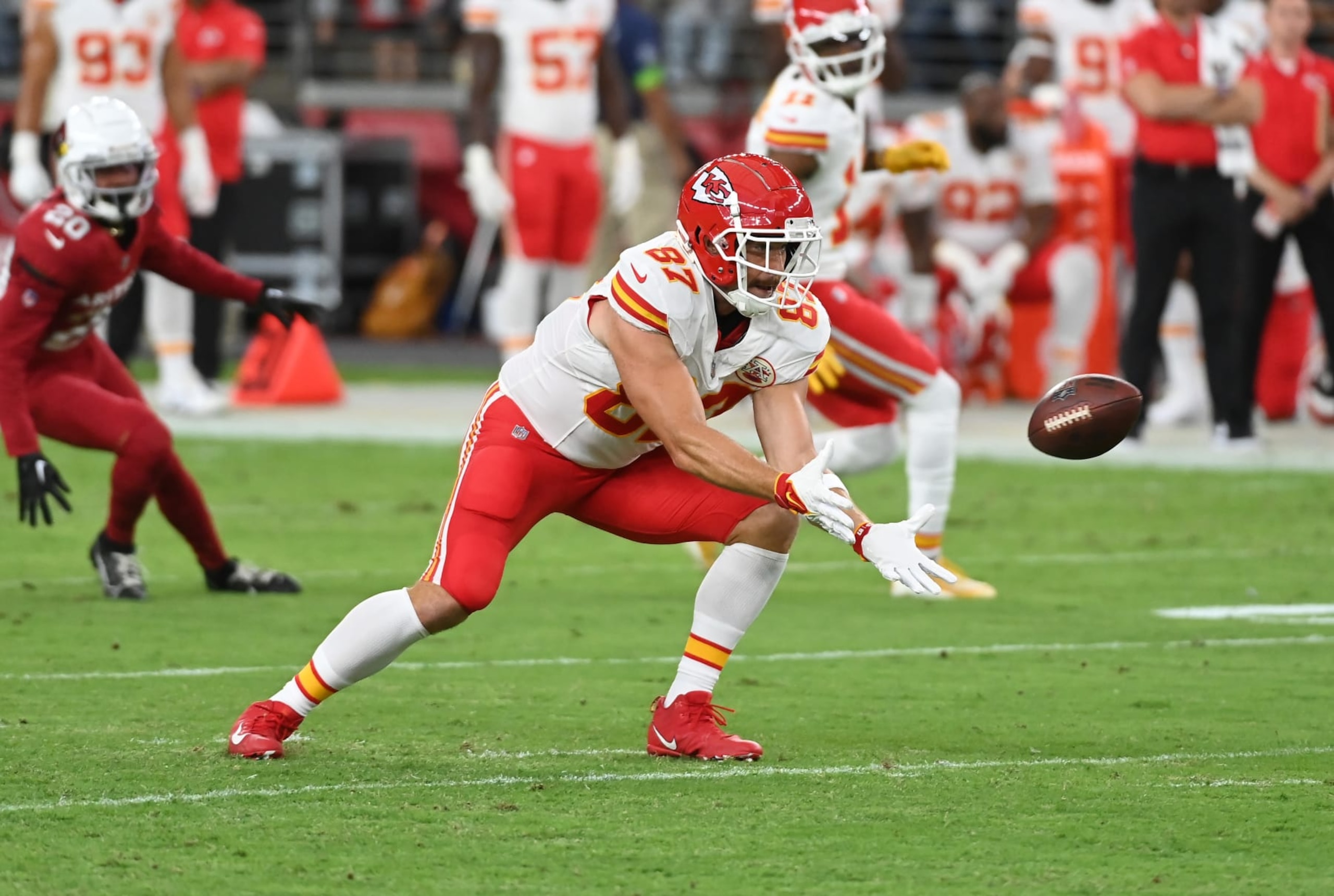 GLENDALE, ARIZONA - AUGUST 19: Travis Kelce #87 of the Kansas City Chiefs catches a pass during the first quarter of a preseason game against the Arizona Cardinals at State Farm Stadium on August 19, 2023 in Glendale, Arizona. (Photo by Norm Hall/Getty Images)