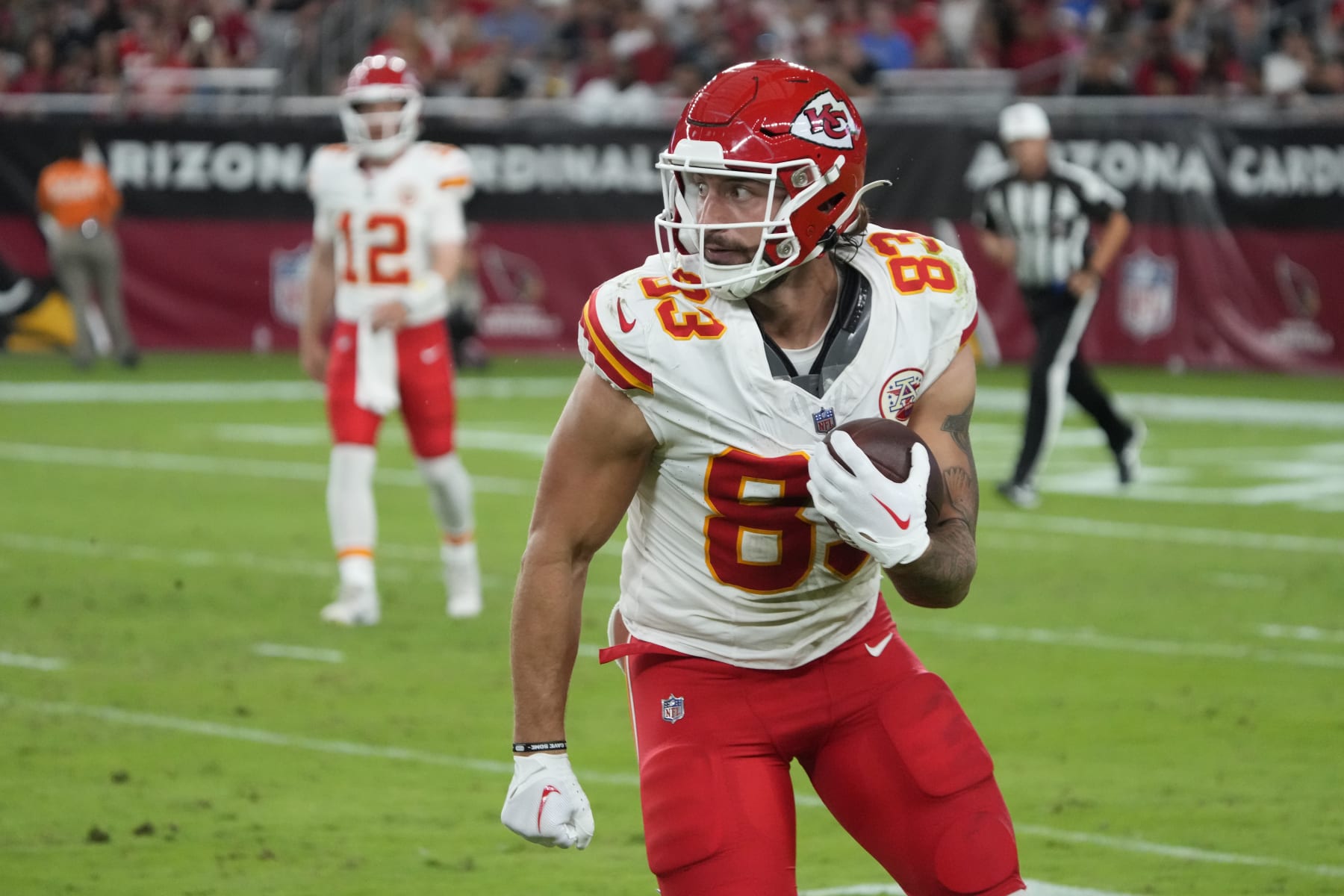 Kansas City Chiefs tight end Noah Gray (83) runs the ball against the Arizona Cardinals during the first half of an NFL pre-season football game, Saturday, Aug. 21, 2023, in Glendale, Ariz. (AP Photo/Rick Scuteri)