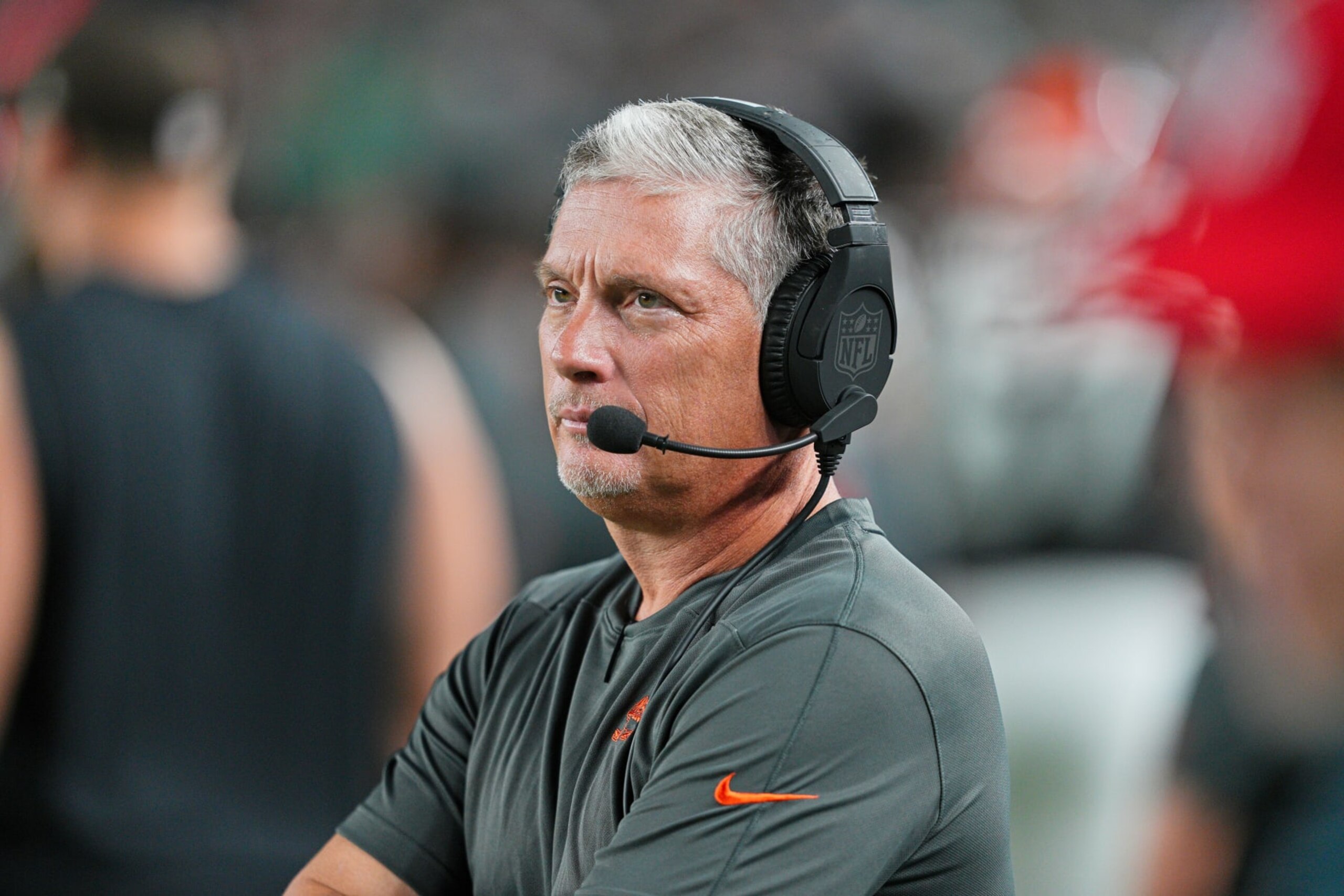 PHILADELPHIA, PA - AUGUST 17: Cleveland Browns defensive coordinator Jim Schwartz looks on during the preseason game between the Cleveland Browns and the Philadelphia Eagles on August 17, 2023, at Lincoln Financial Field in Philadelphia, PA. (Photo by Andy Lewis/Icon Sportswire via Getty Images)