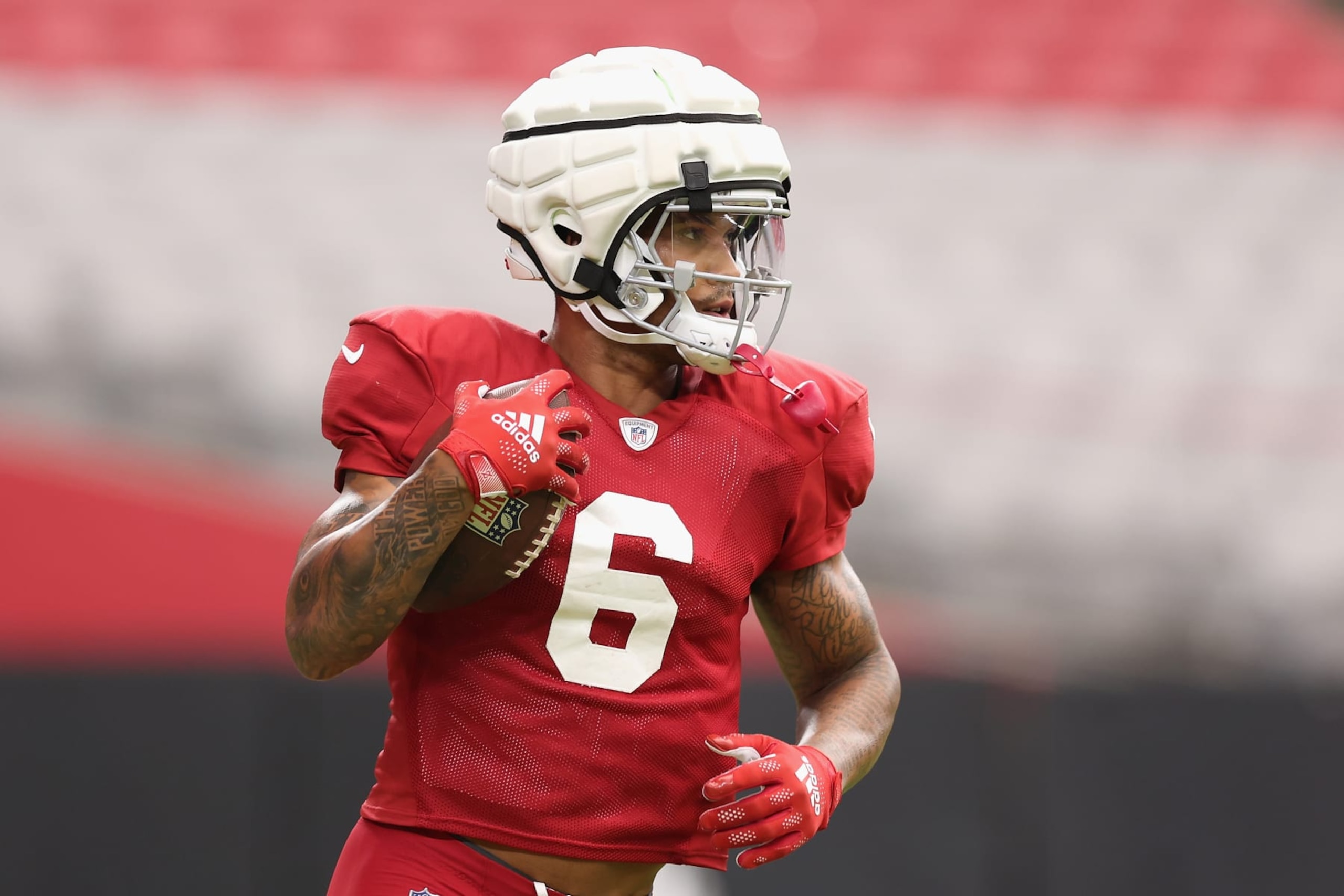GLENDALE, ARIZONA - AUGUST 03: Running back James Conner #6 of the Arizona Cardinals participates in a team practice ahead of the NFL season at State Farm Stadium on August 03, 2023 in Glendale, Arizona. (Photo by Christian Petersen/Getty Images) GLENDALE, ARIZONA - AUGUST 03: Running back James Conner #6 of the Arizona Cardinals participates in a team practice ahead of the NFL season at State Farm Stadium on August 03, 2023 in Glendale, Arizona. (Photo by Christian Petersen/Getty Images)
