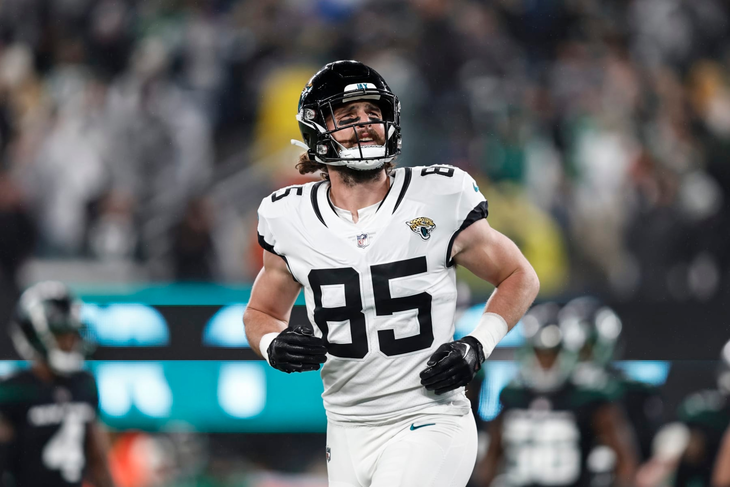 EAST RUTHERFORD, NEW JERSEY - DECEMBER 22: Dan Arnold #85 of the Jacksonville Jaguars reacts as he looks on during an NFL football game between the New York Jets and the Jacksonville Jaguars at MetLife Stadium on December 22, 2022 in East Rutherford, New Jersey. (Photo by Michael Owens/Getty Images)