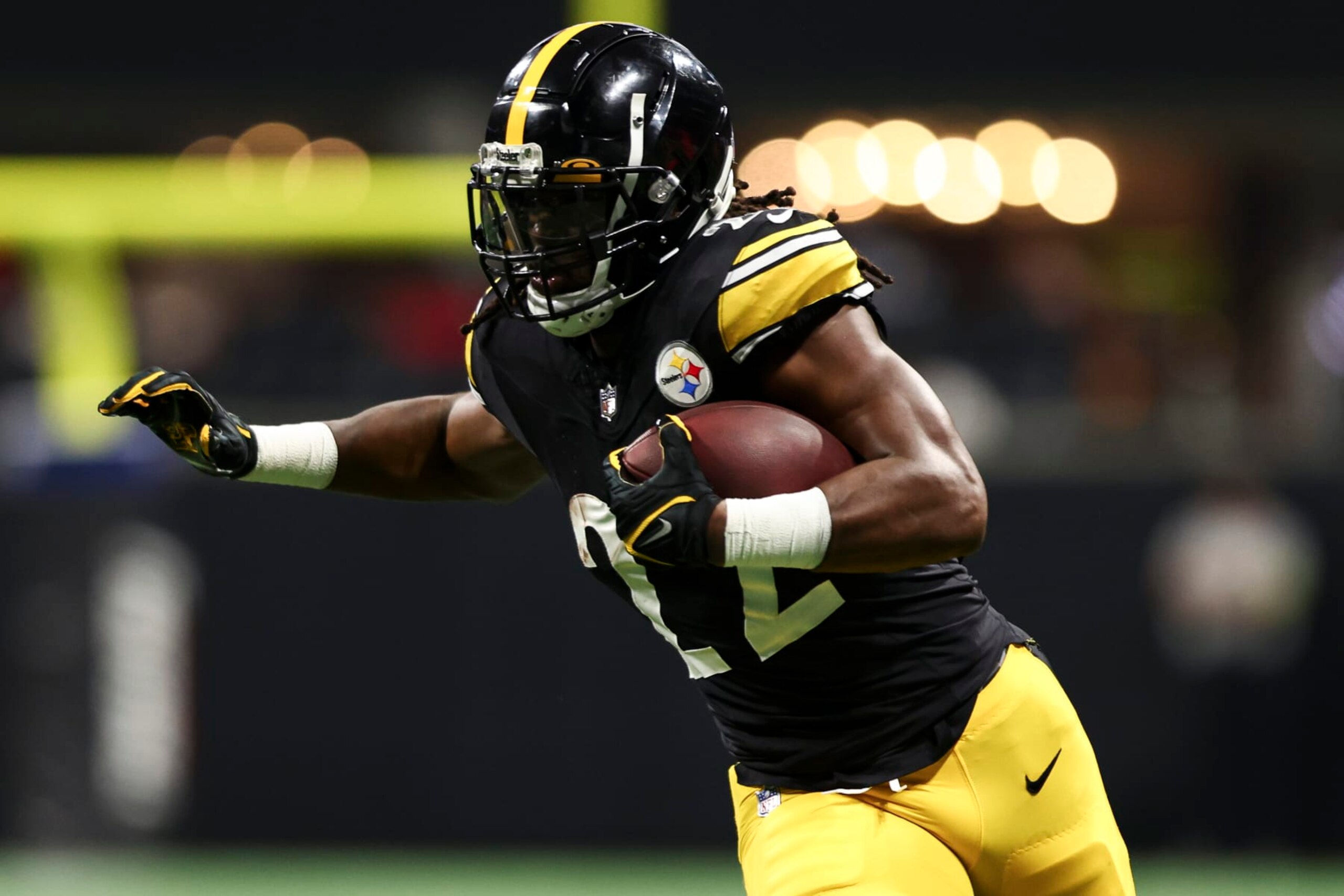 ATLANTA, GA - AUGUST 24: Najee Harris #22 of the Pittsburgh Steelers carries the ball during an NFL preseason football game against the Atlanta Falcons at Mercedes-Benz Stadium on August 24, 2023 in Atlanta, Georgia. (Photo by Kevin Sabitus/Getty Images) ATLANTA, GA - AUGUST 24: Najee Harris #22 of the Pittsburgh Steelers carries the ball during an NFL preseason football game against the Atlanta Falcons at Mercedes-Benz Stadium on August 24, 2023 in Atlanta, Georgia. (Photo by Kevin Sabitus/Getty Images)