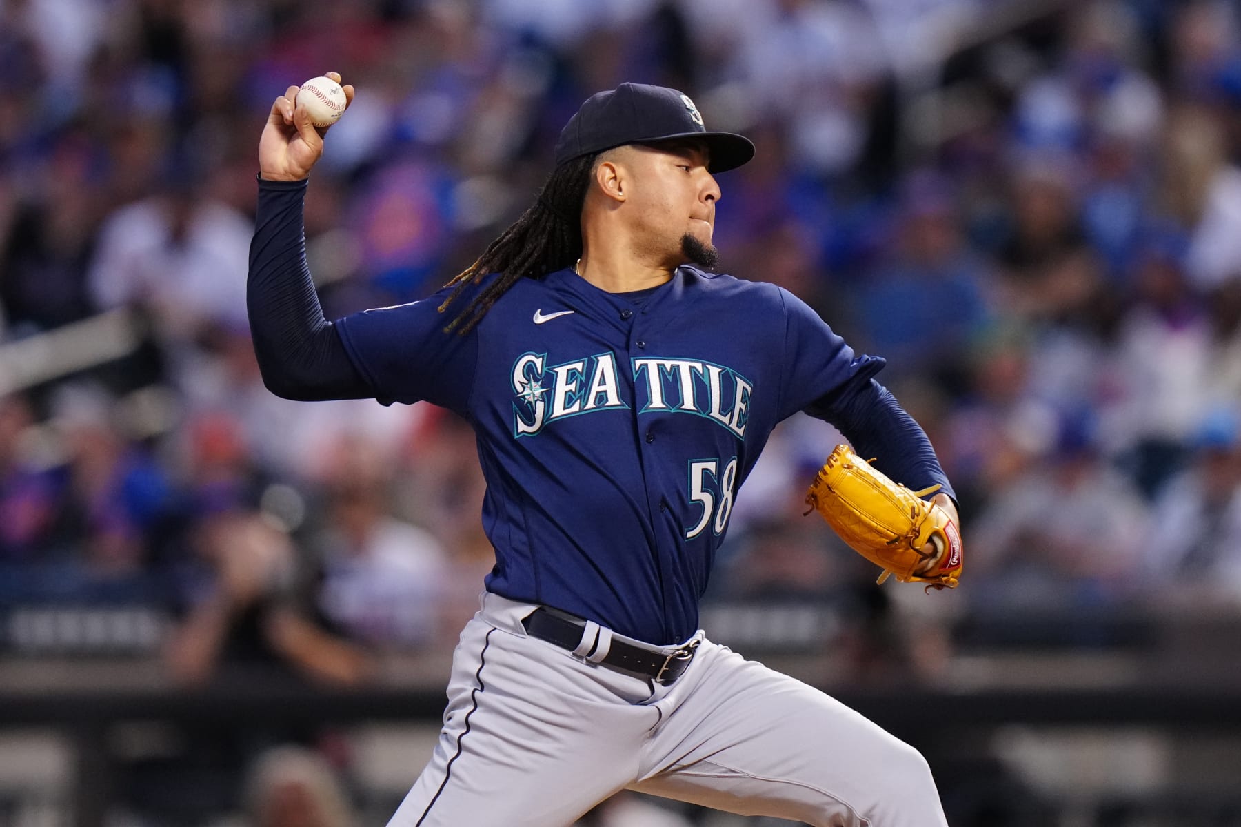 NEW YORK, NY - SEPTEMBER 02: Luis Castillo #58 of the Seattle Mariners pitches during the game between the Seattle Mariners and the New York Mets at Citi Field on Saturday, September 2, 2023 in New York, New York. (Photo by Daniel Shirey/MLB Photos via Getty Images)